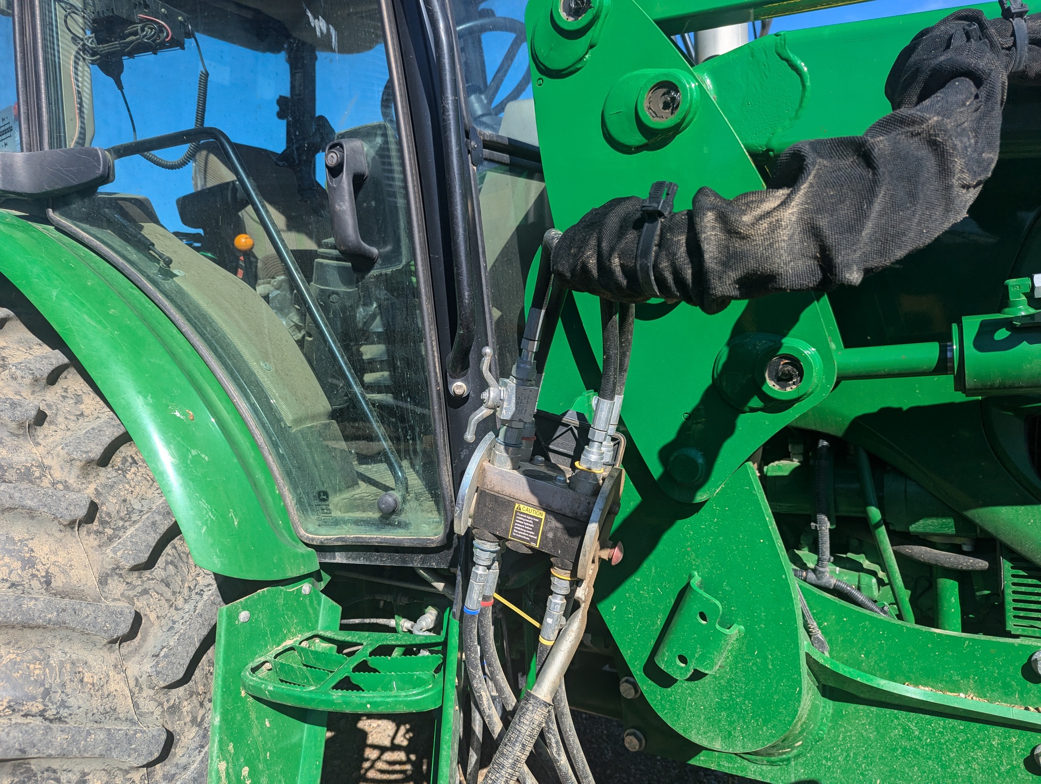 2012 John Deere 6140D Image 7