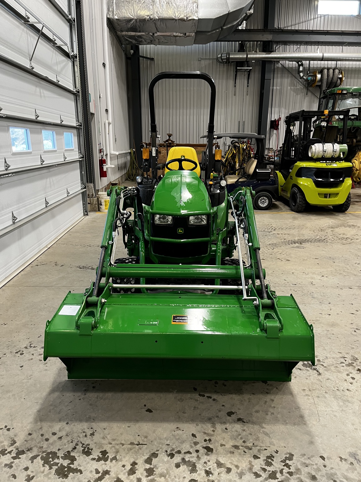 2021 John Deere 2025R Image 11