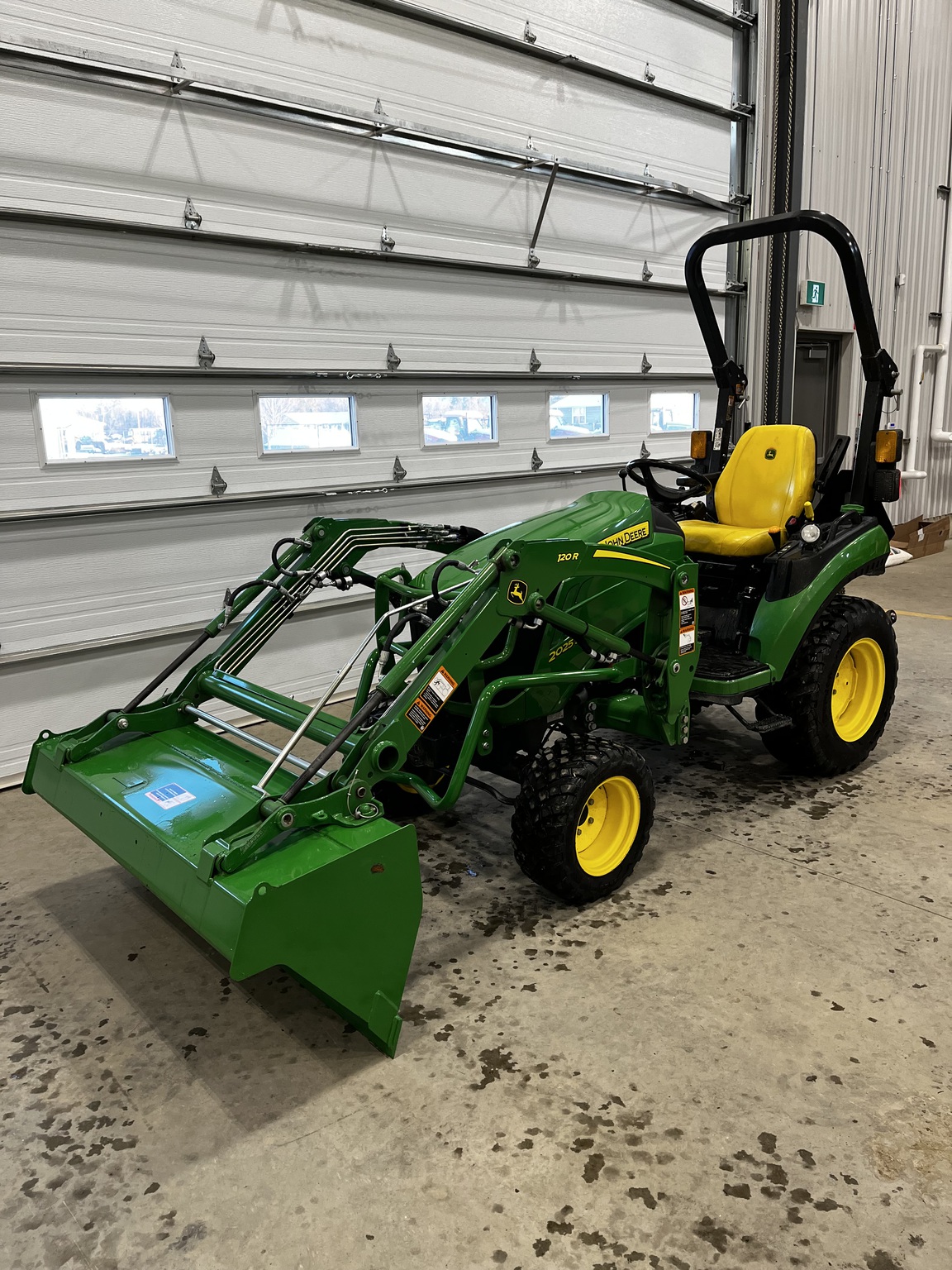 2021 John Deere 2025R Image 1