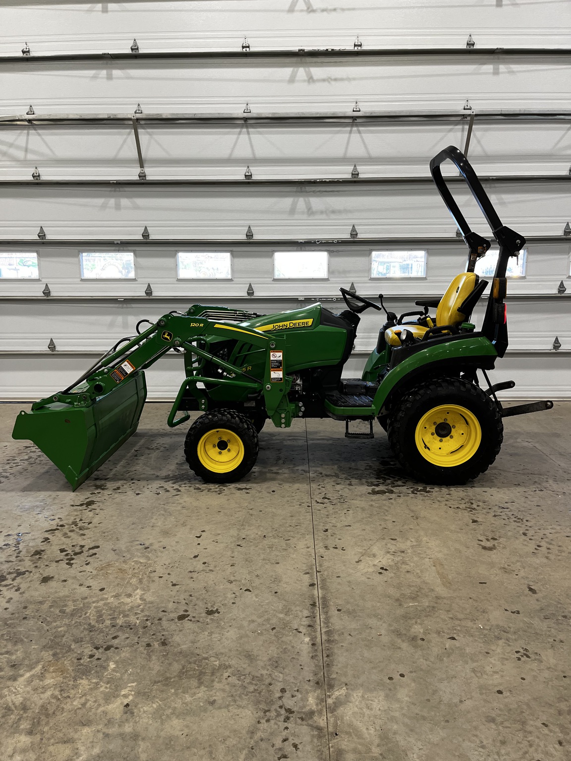 2021 John Deere 2025R Image 2
