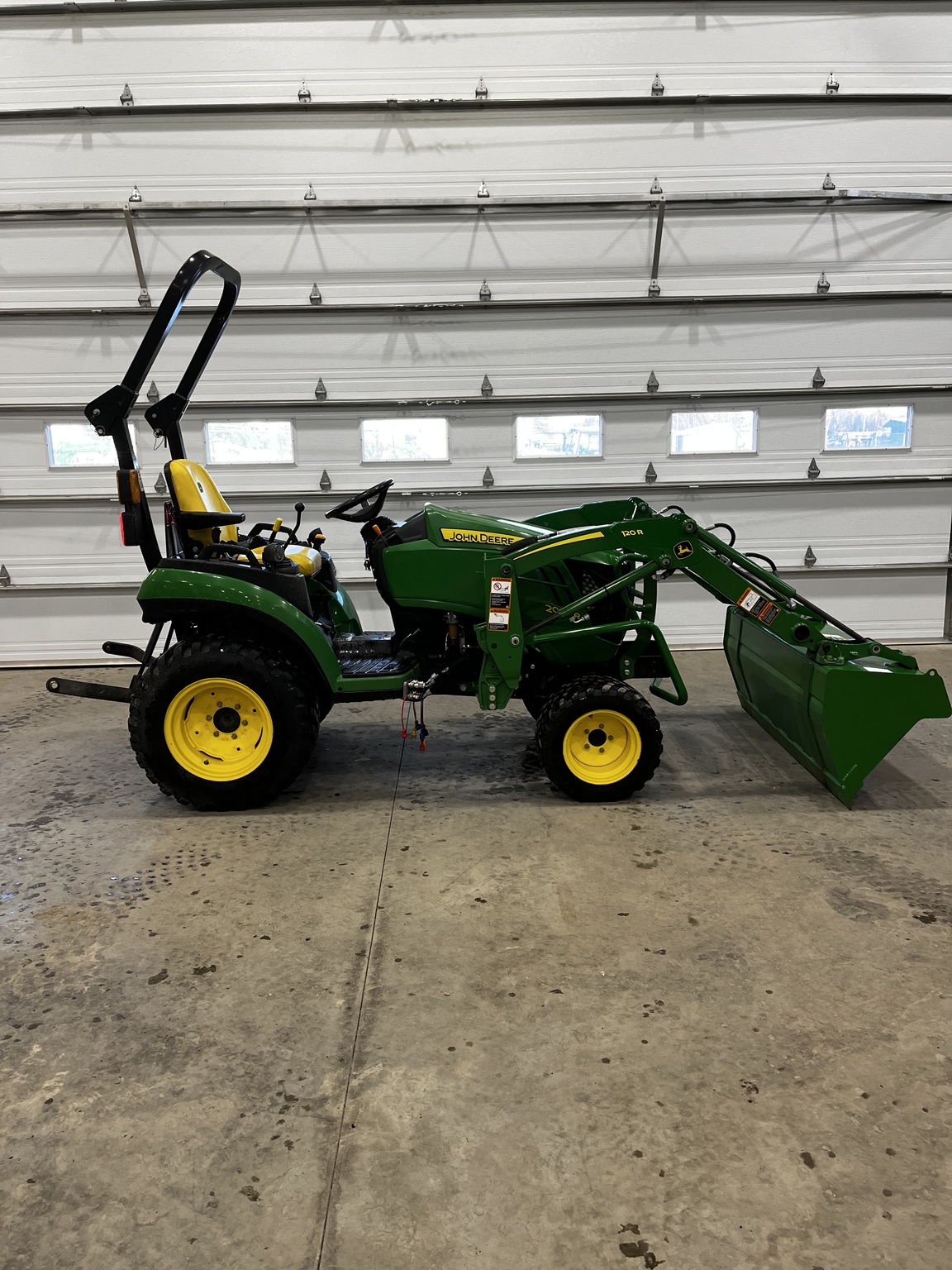 2021 John Deere 2025R Image 6