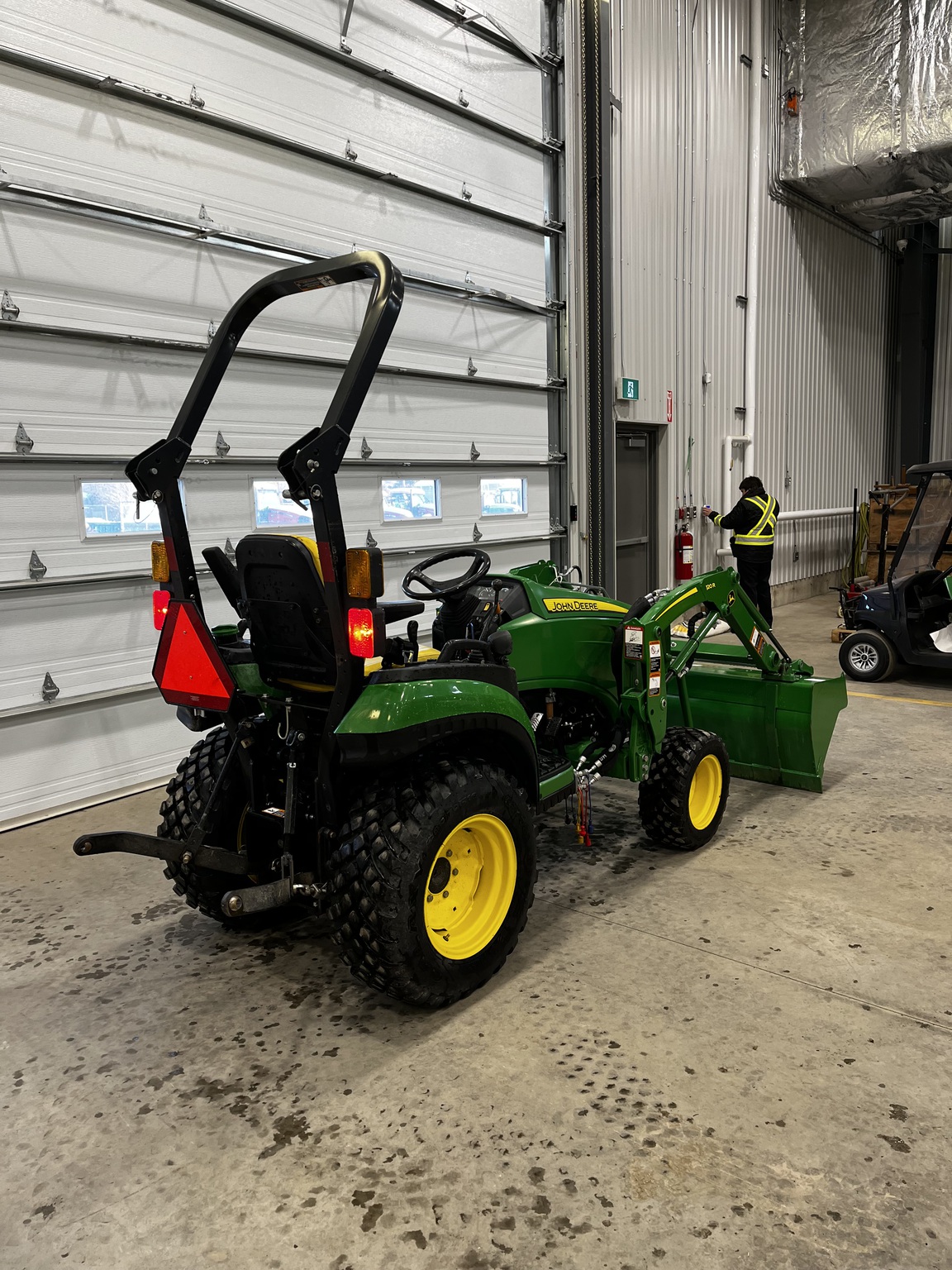 2021 John Deere 2025R Image 5