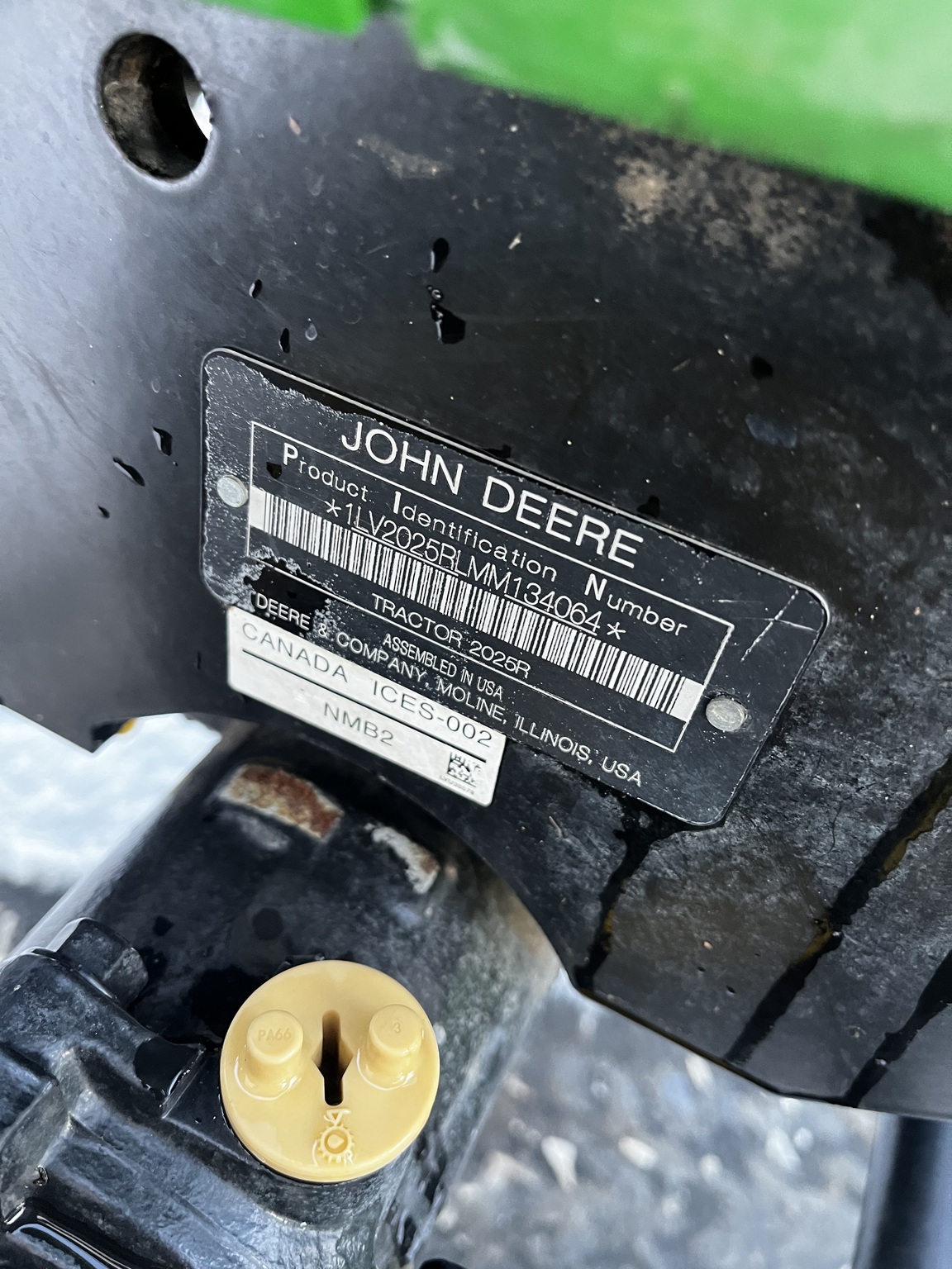 2021 John Deere 2025R Image 12