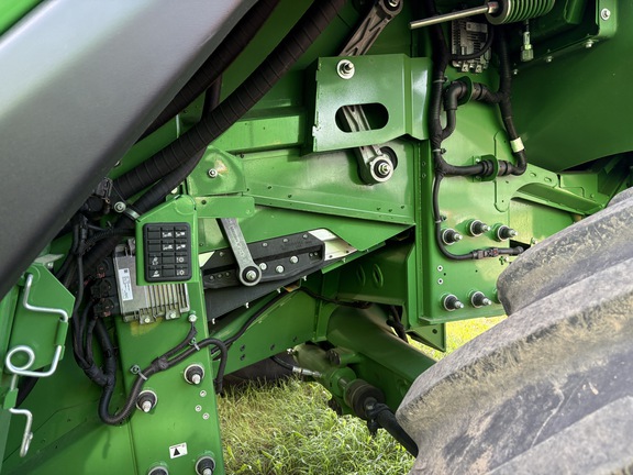 Used 2023 John Deere X9 1000 Combines at Horizon Ag & Turf in Vermilion, AB - Photo11