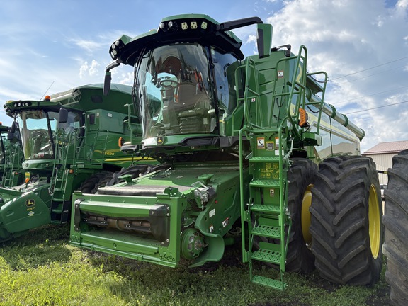 Used 2023 John Deere X9 1000 Combines at Horizon Ag & Turf in Vermilion, AB - Photo5