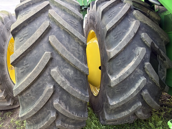 Used 2023 John Deere X9 1000 Combines at Horizon Ag & Turf in Vermilion, AB - Photo10