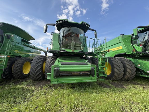 Used 2023 John Deere X9 1000 Combines at Horizon Ag & Turf in Vermilion, AB - Photo6