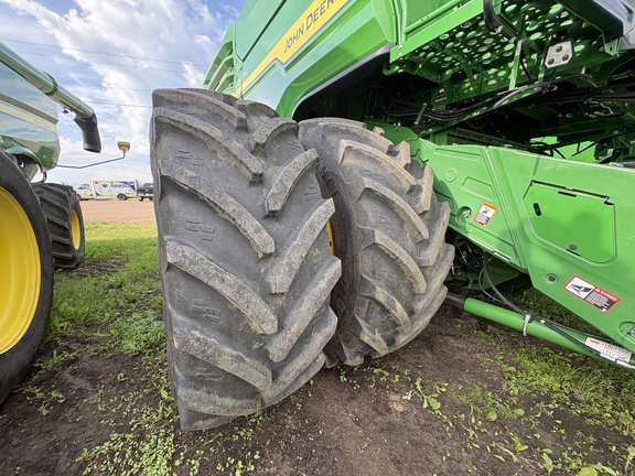 Used 2023 John Deere X9 1000 Combines at Horizon Ag & Turf in Vermilion, AB - Photo7