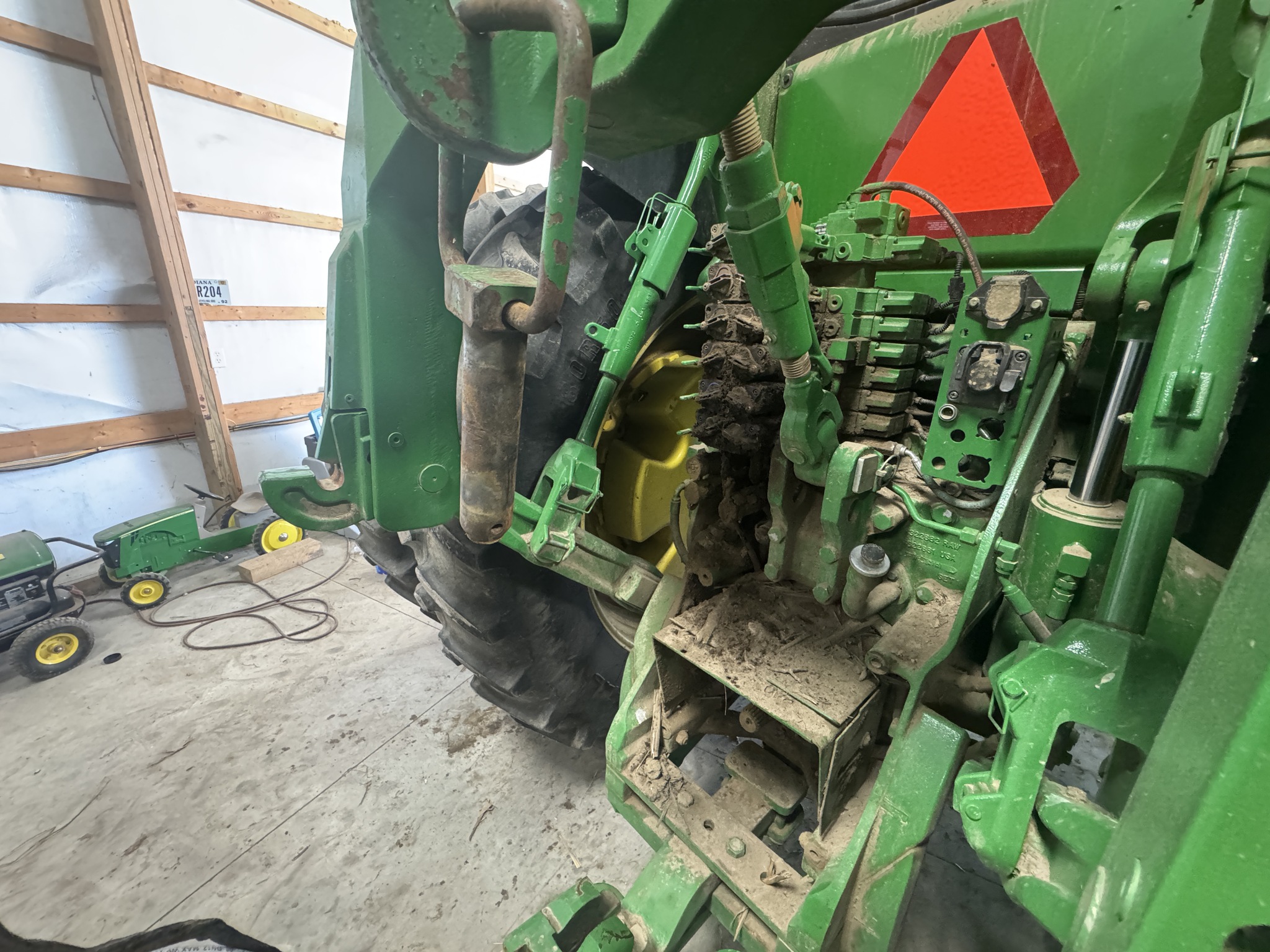 2012 John Deere 8360R Image 8