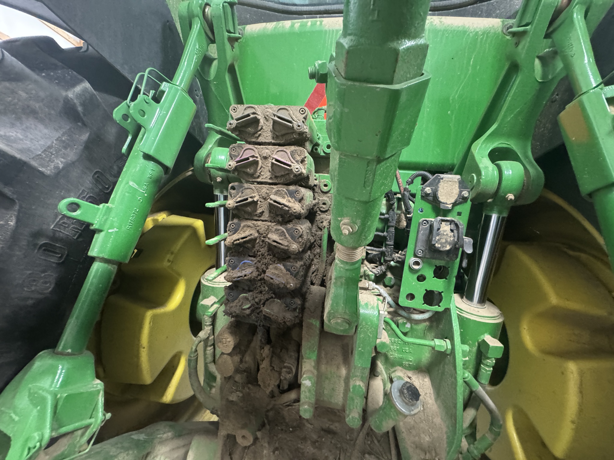 2012 John Deere 8360R Image 9