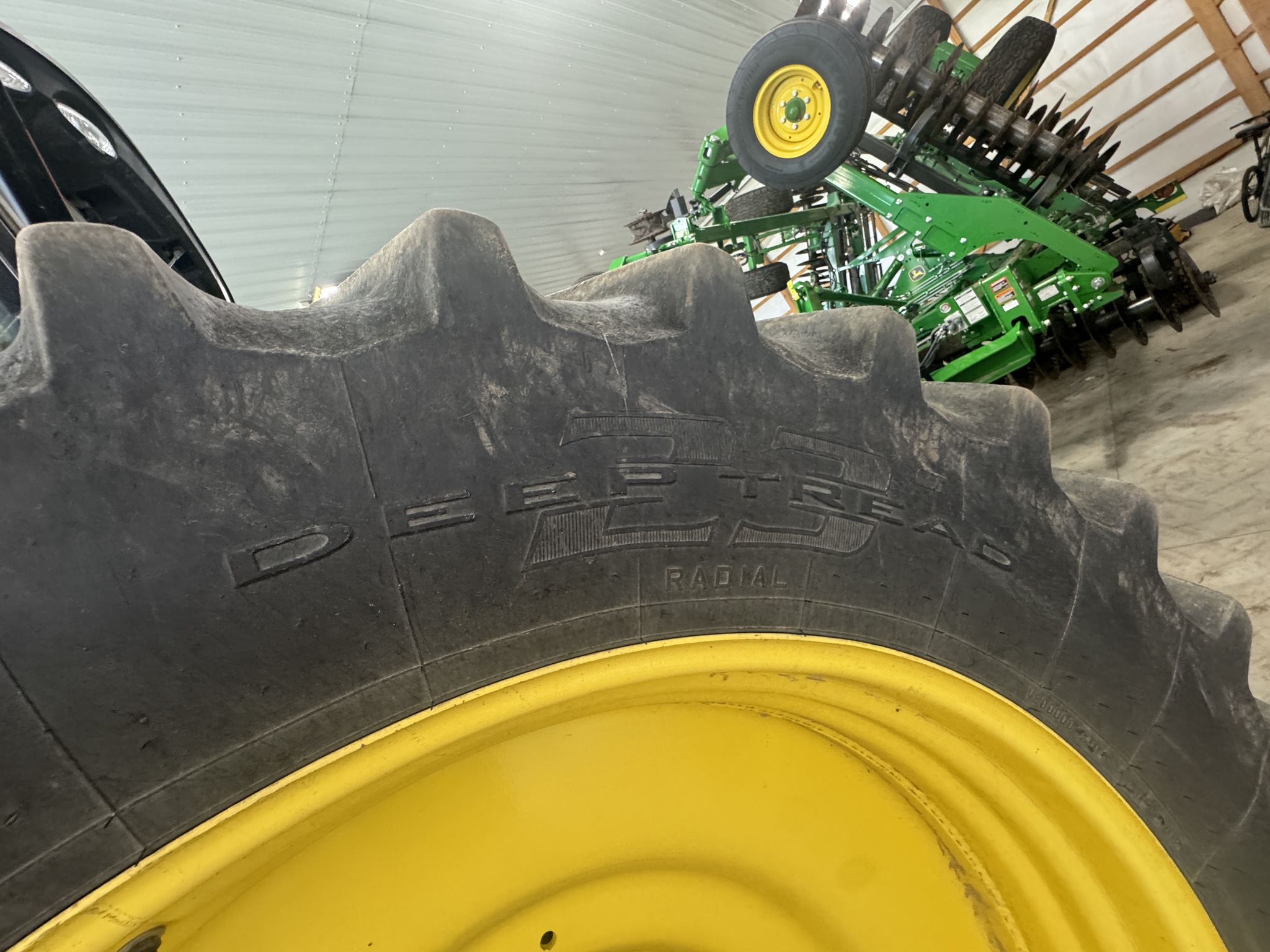 2012 John Deere 8360R Image 11