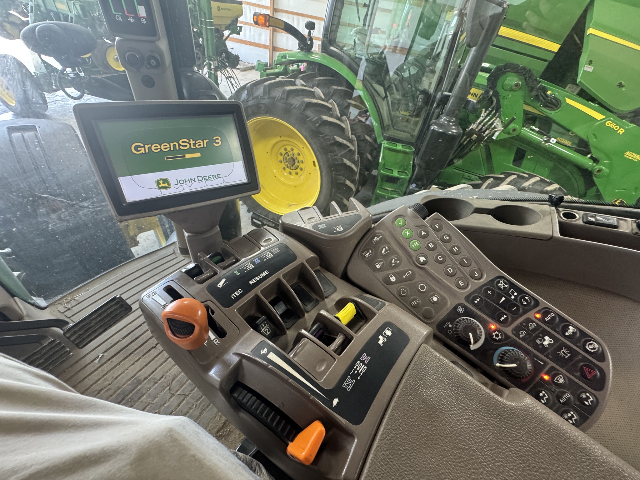 2012 John Deere 8360R Image 15