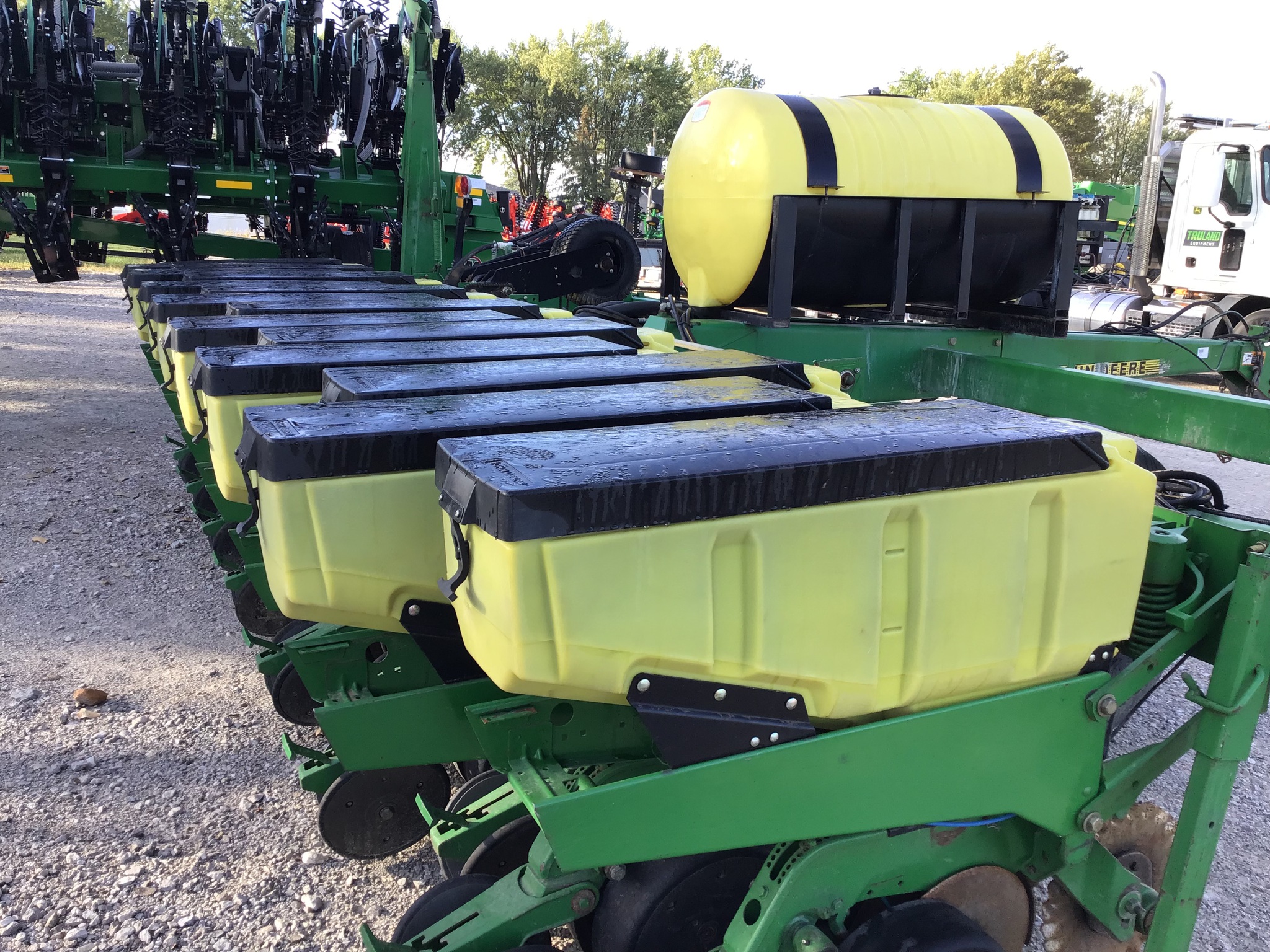 1997 John Deere 1780 Image 4