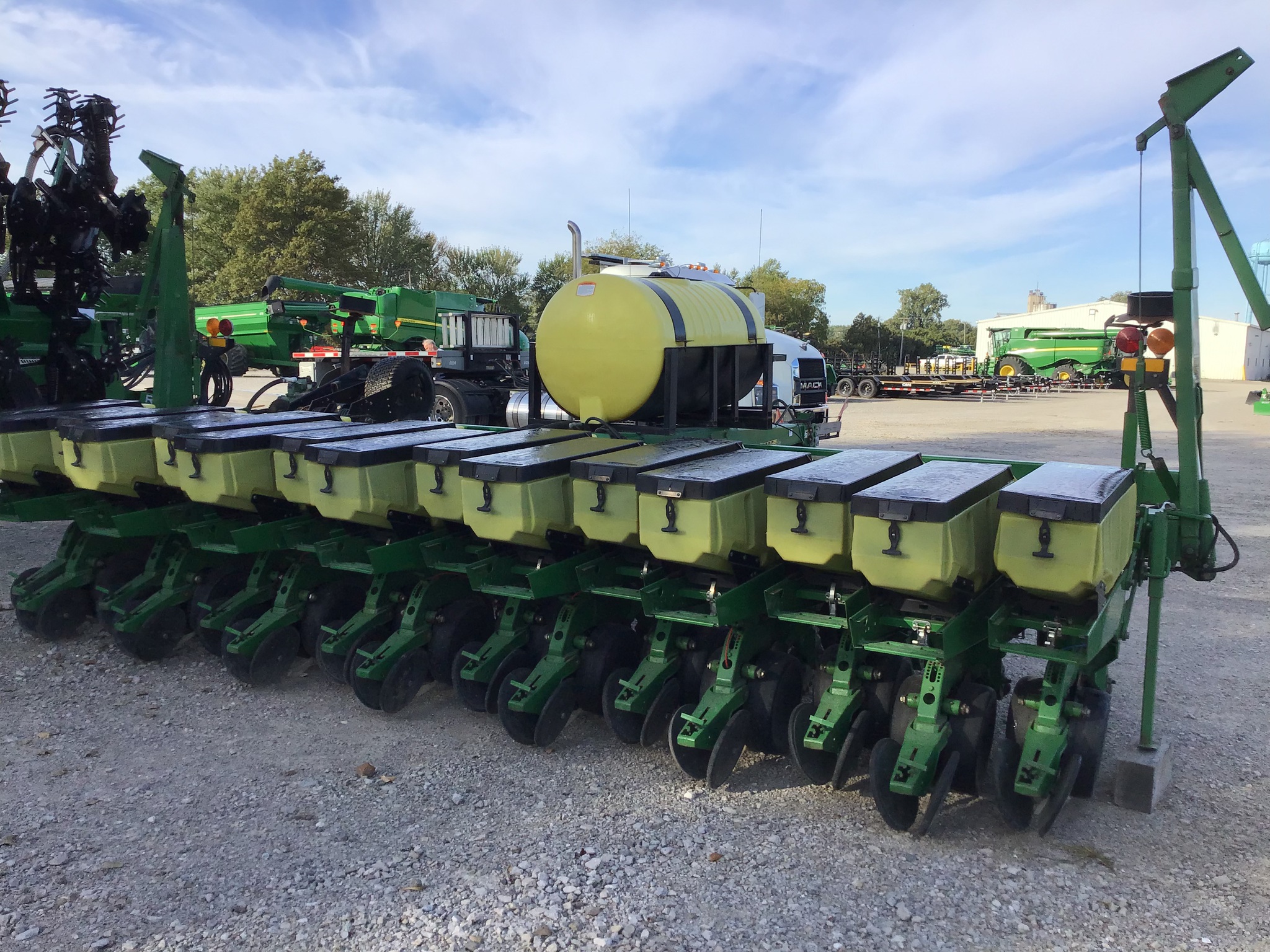 1997 John Deere 1780 Image 2