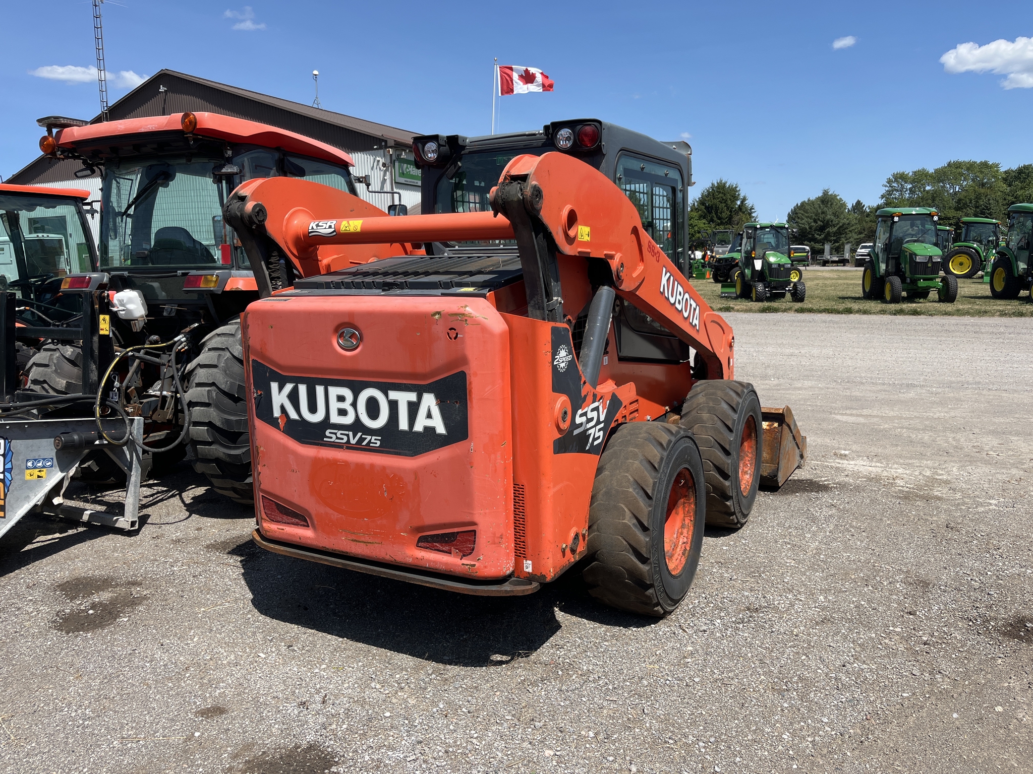 2018 Kubota SSV75 Image 2