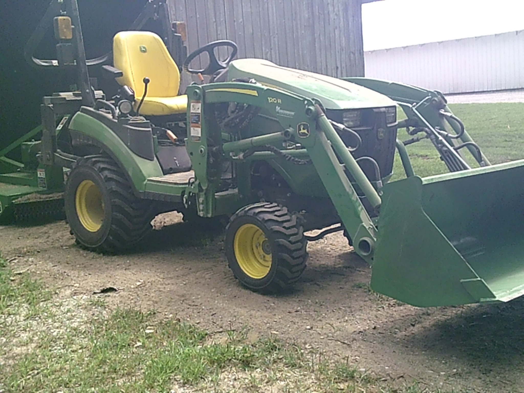 2022 John Deere 1025R Image 1