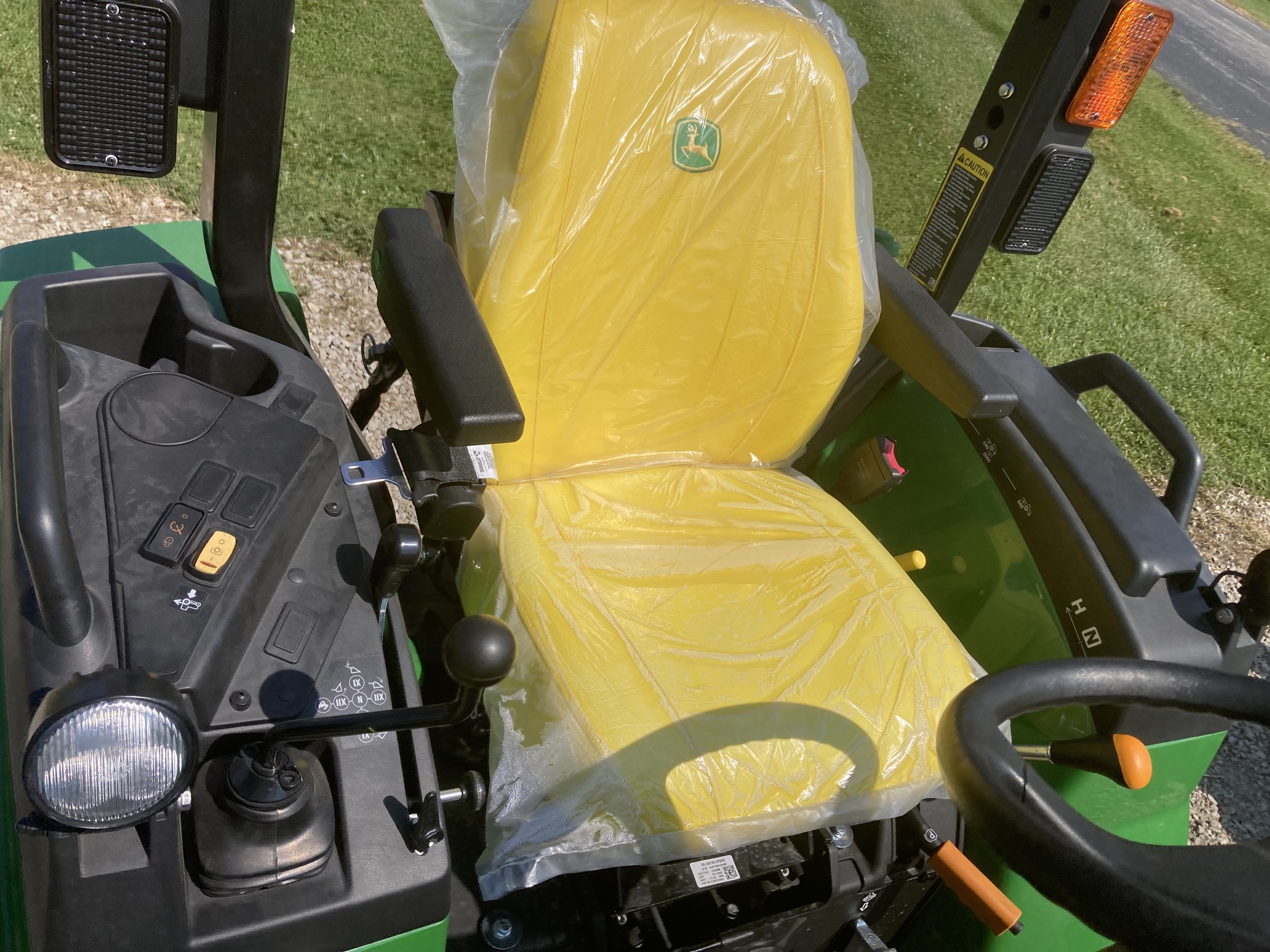 2025 John Deere 2038R Image 7