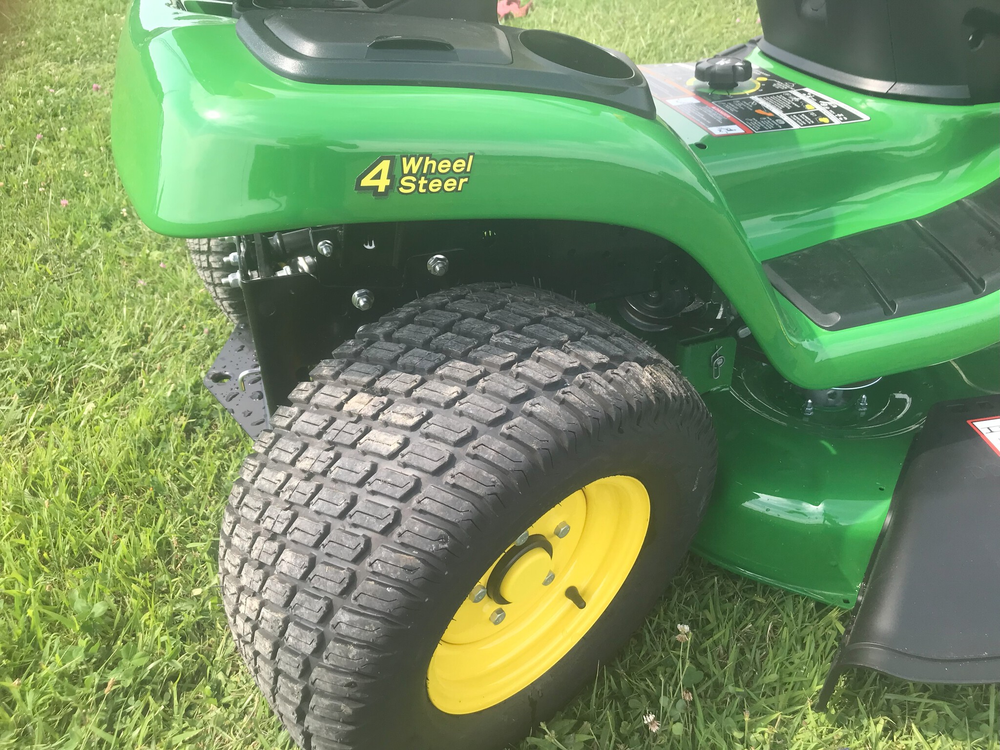 2025 John Deere X354 Image 9