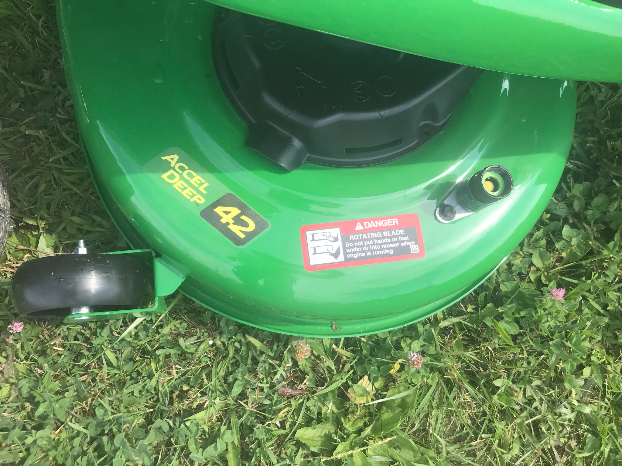 2025 John Deere X354 Image 10