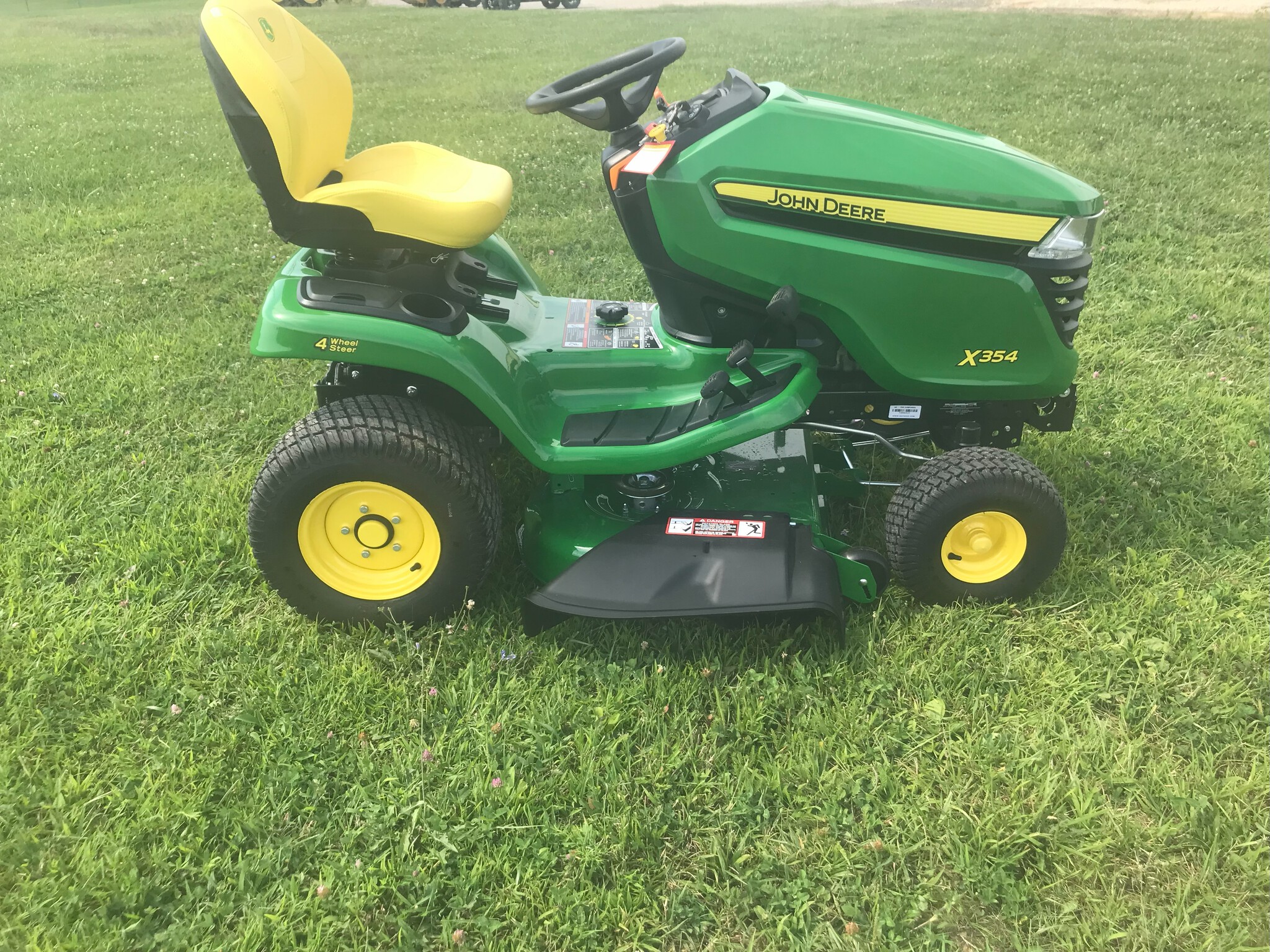 2025 John Deere X354 Image 4