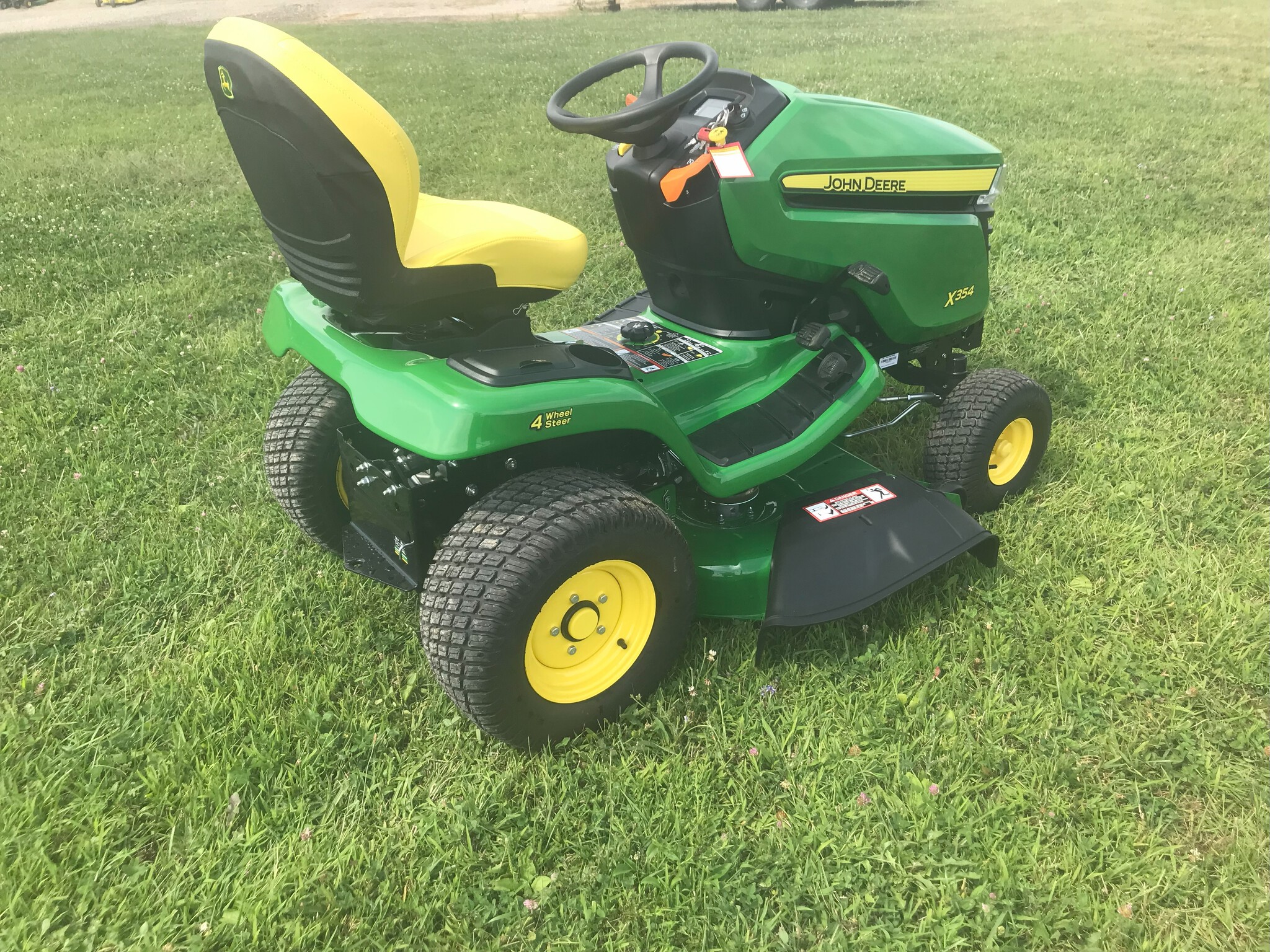 2025 John Deere X354 Image 5