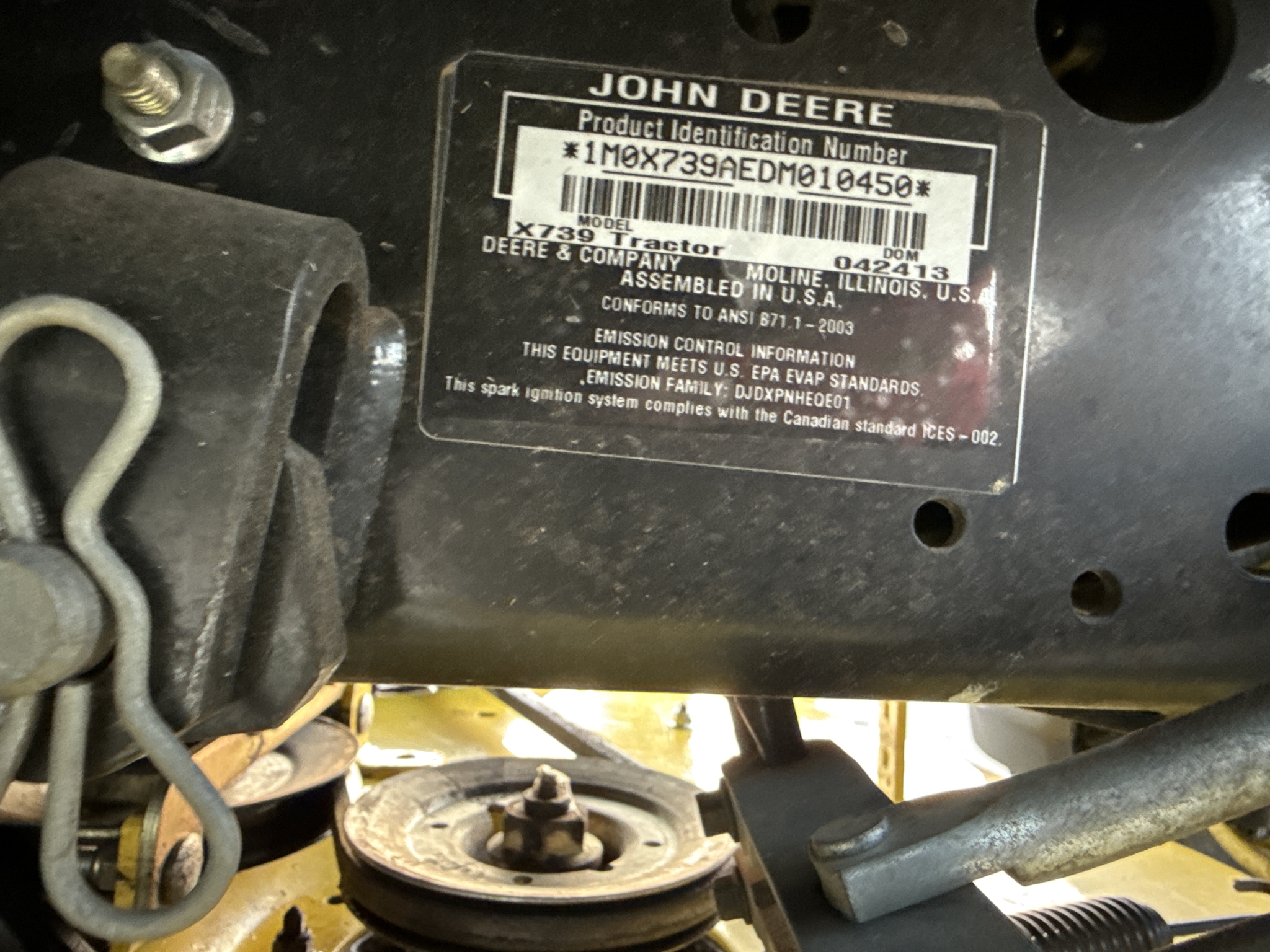 2013 John Deere X739 Image 16
