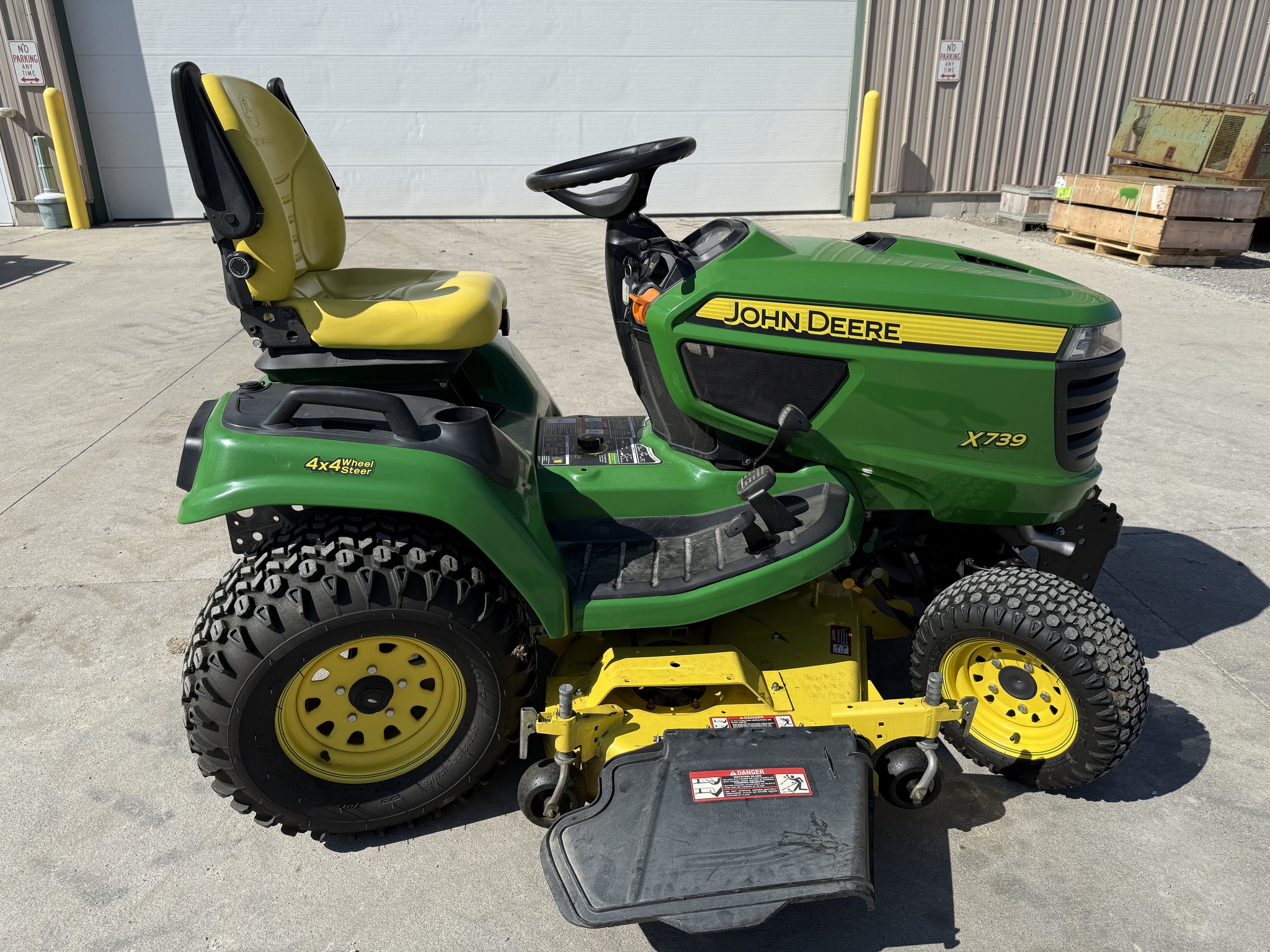 2013 John Deere X739 Image 8