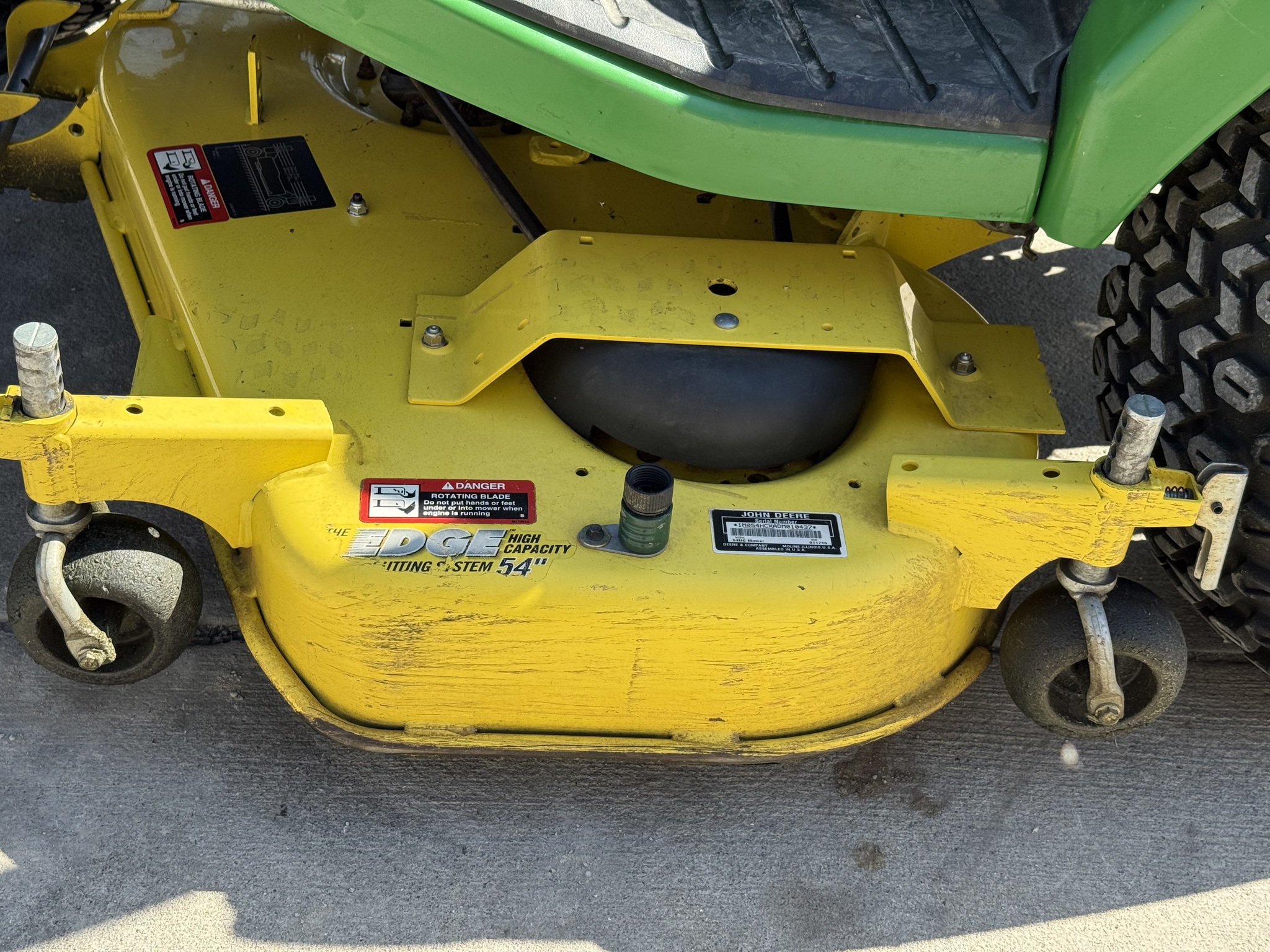 2013 John Deere X739 Image 4