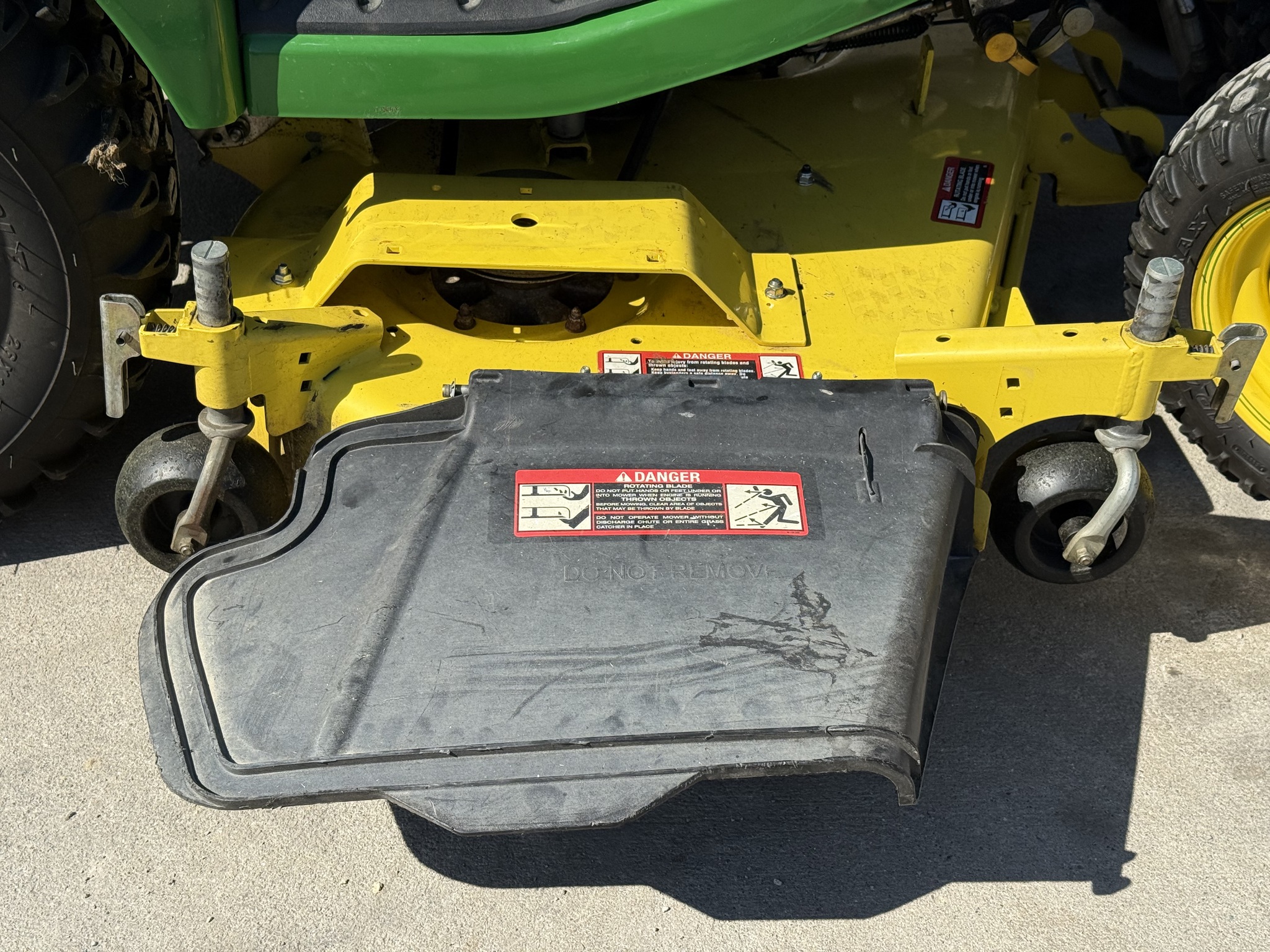 2013 John Deere X739 Image 9