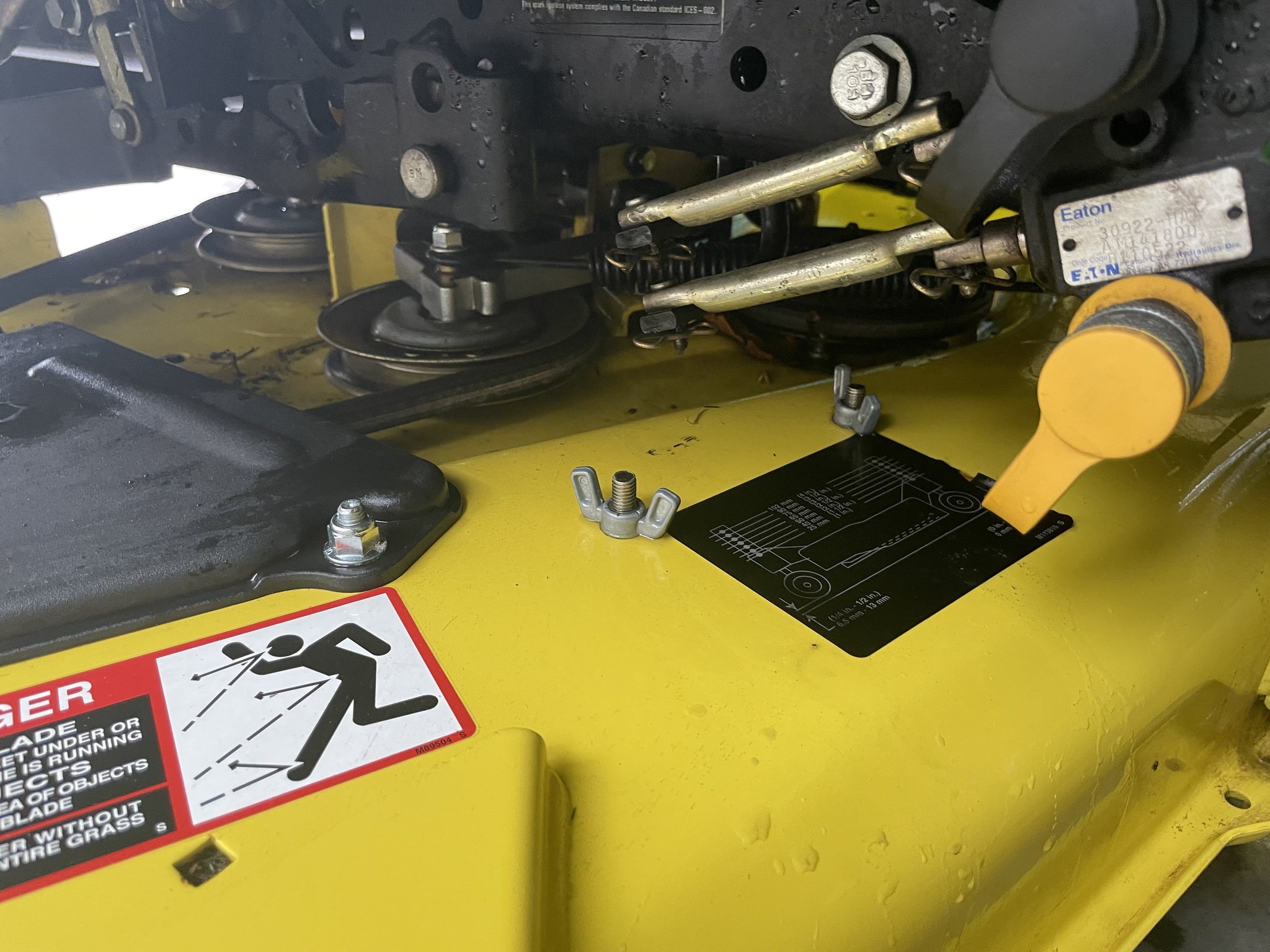 2011 John Deere X728 Image 10