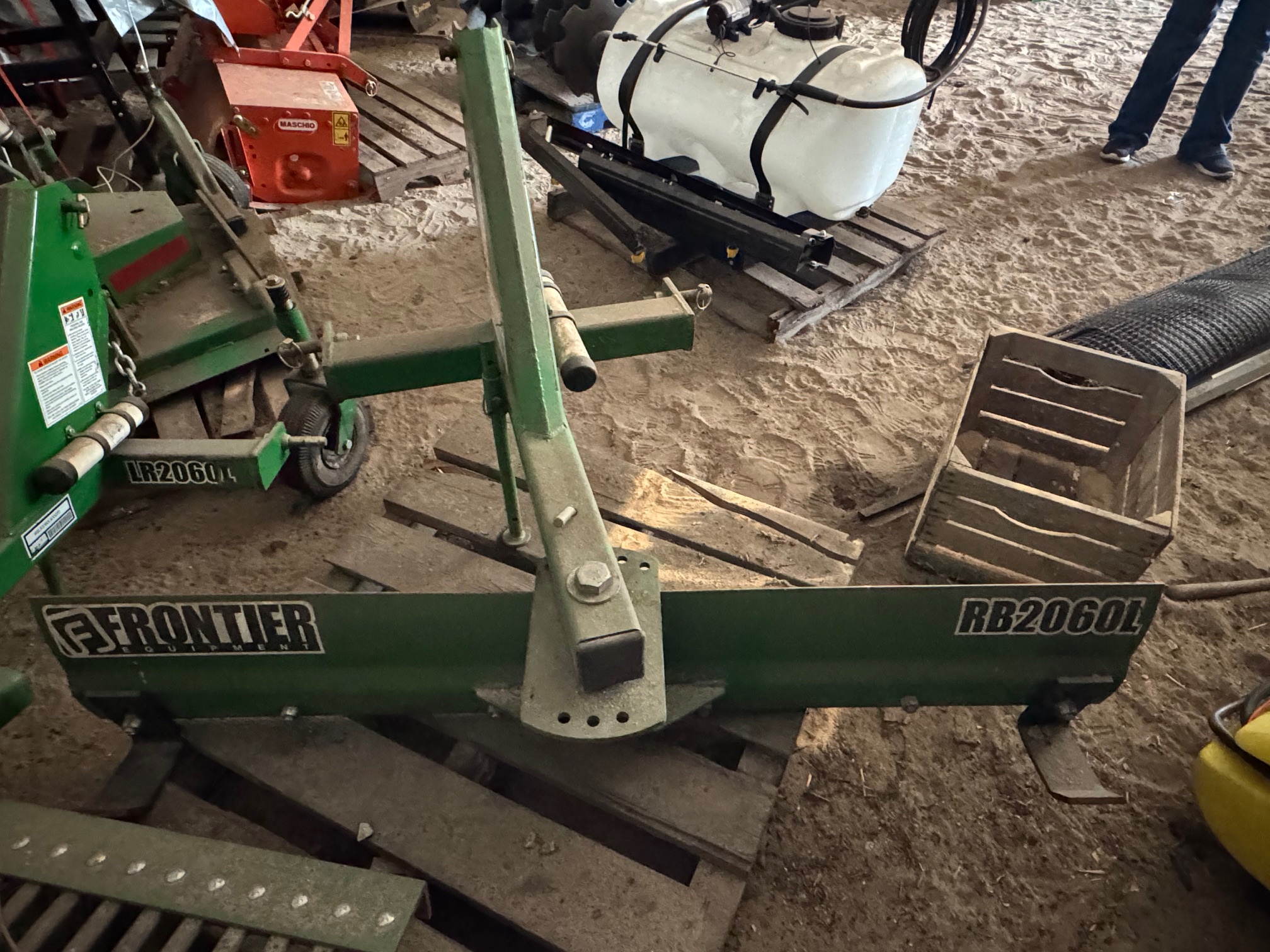 2005 Frontier RB2060 Image 1