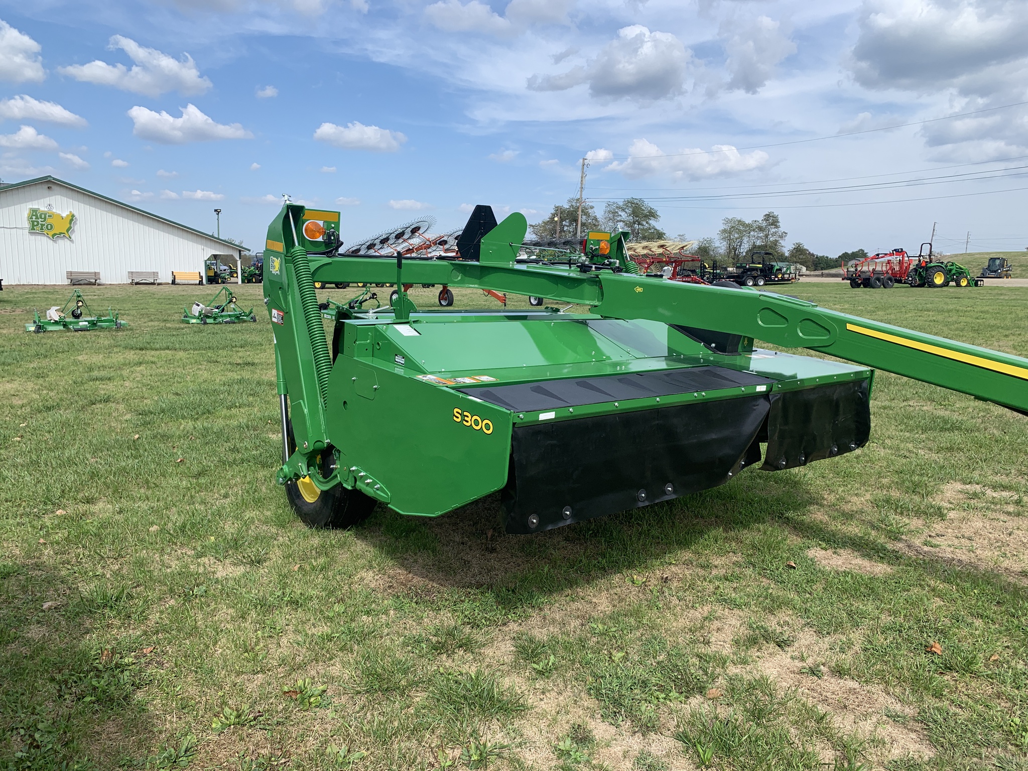 John Deere S300 Image 1