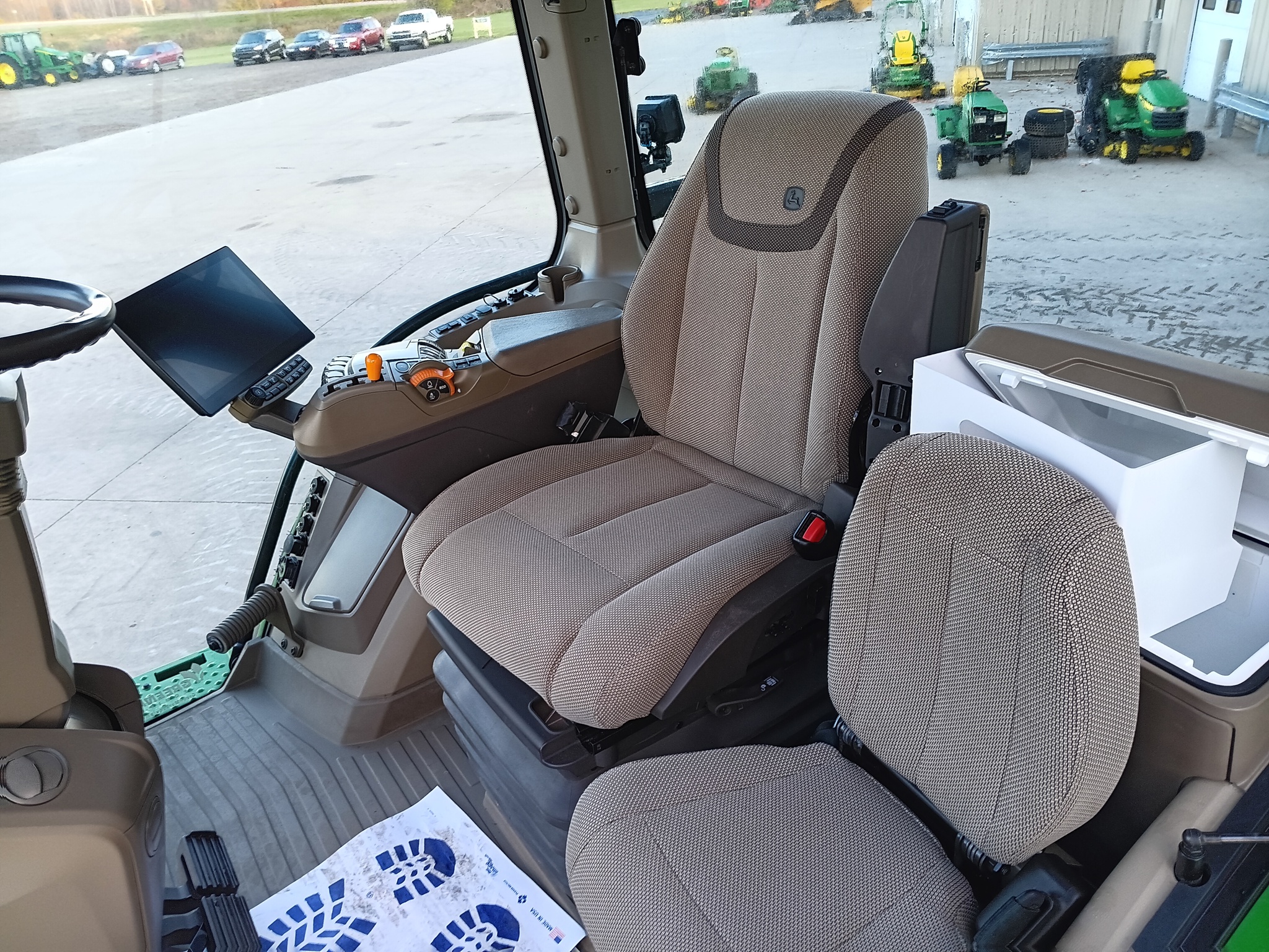 2024 John Deere 8R 230 Image 10