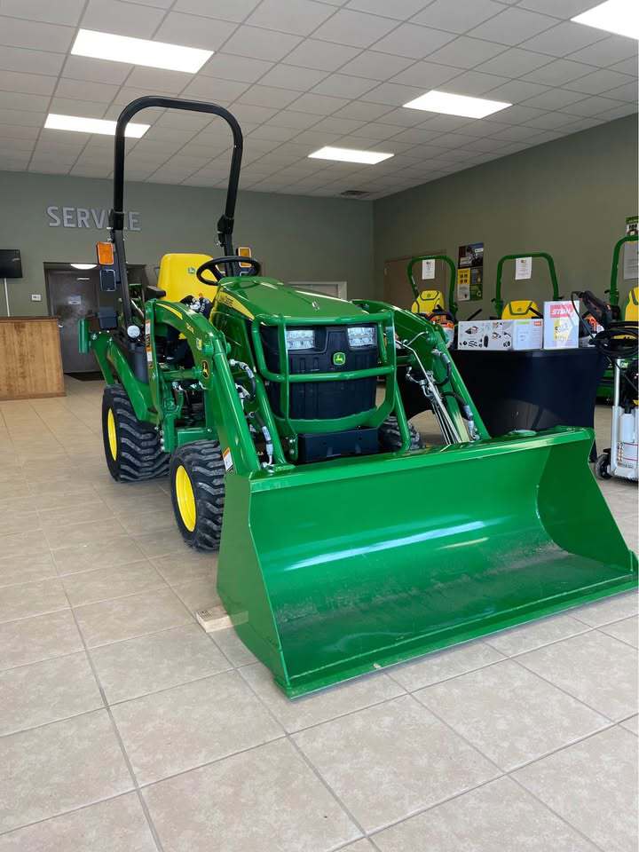 2024 John Deere 1025R Image 3
