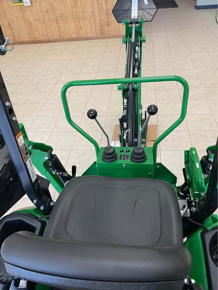 2024 John Deere 1025R Image 4