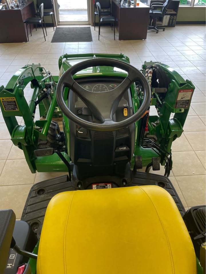 2024 John Deere 1025R Image 5