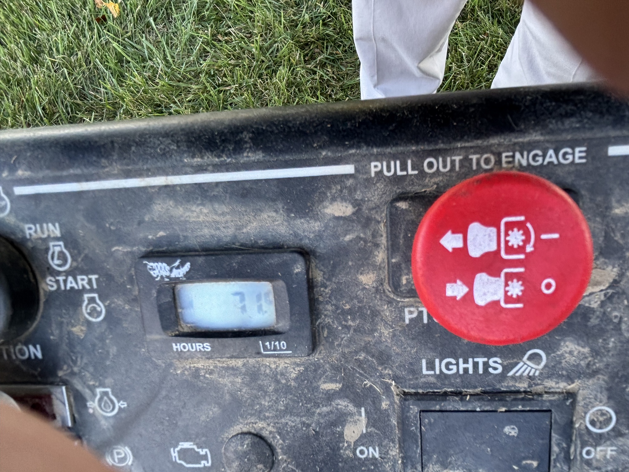 Used 2024 Grasshopper 226V Zero Turn Mowers at Koenig Equipment in Tipp City, OH - PhotoXL14