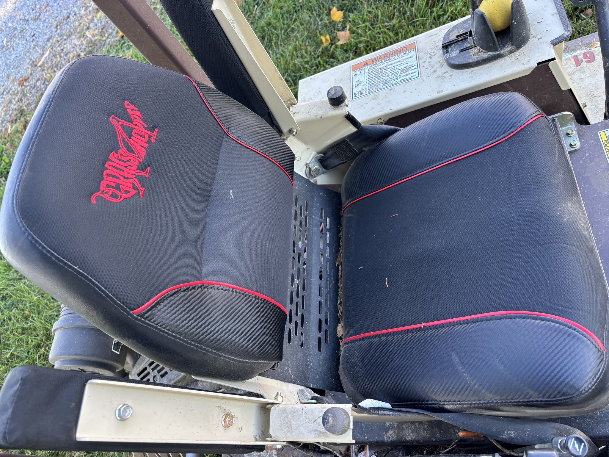 Used 2024 Grasshopper 226V Zero Turn Mowers at Koenig Equipment in Tipp City, OH - PhotoXL13