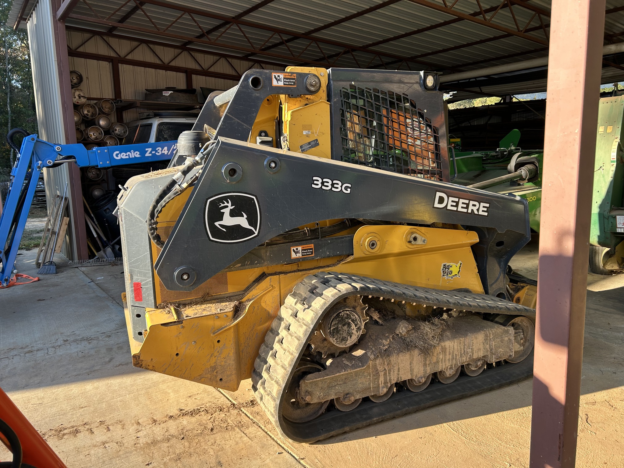 2023 John Deere 333G Image 4