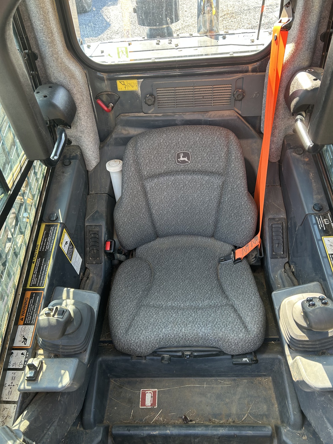 2023 John Deere 333G Image 9