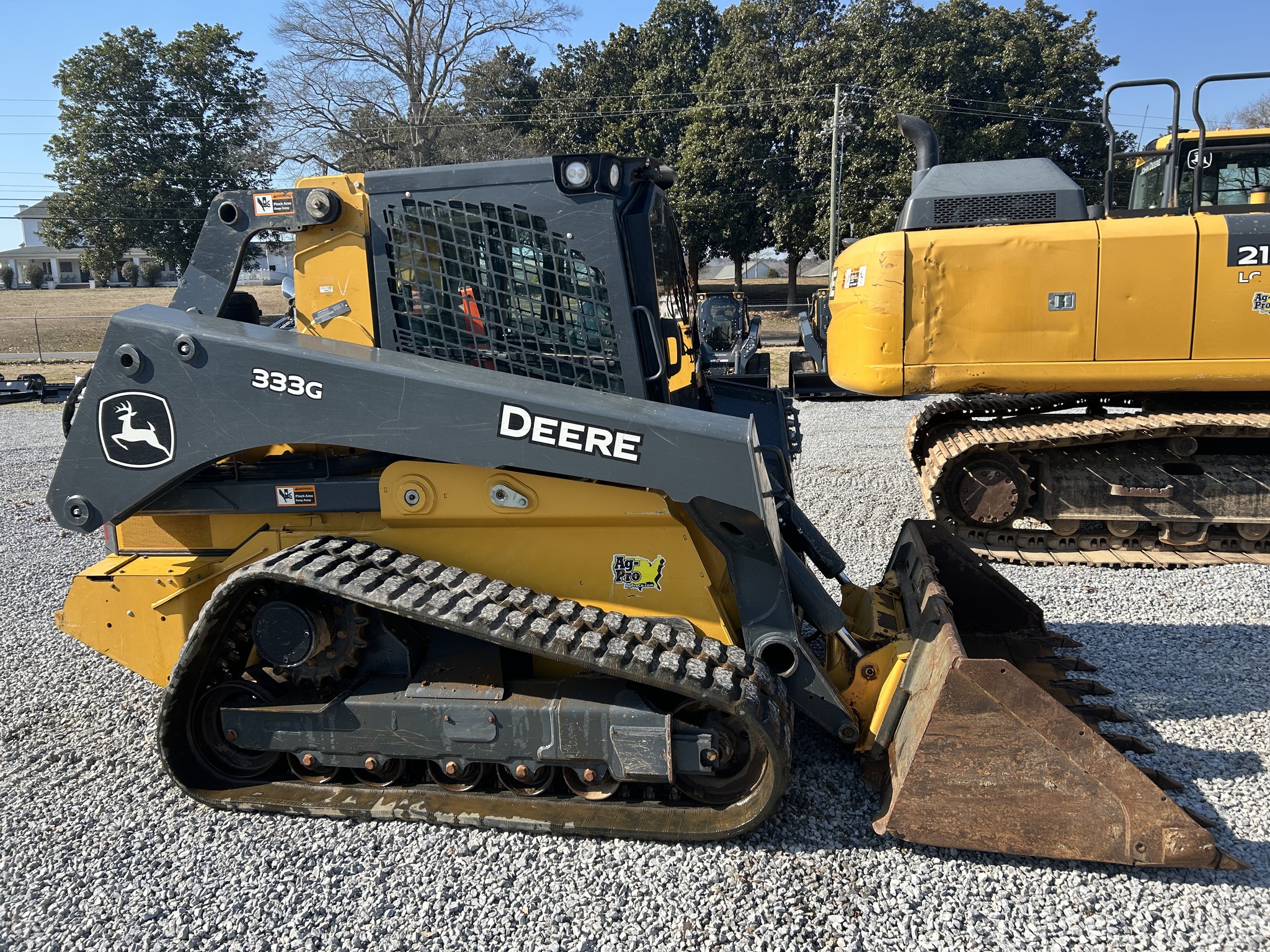 2023 John Deere 333G Image 2