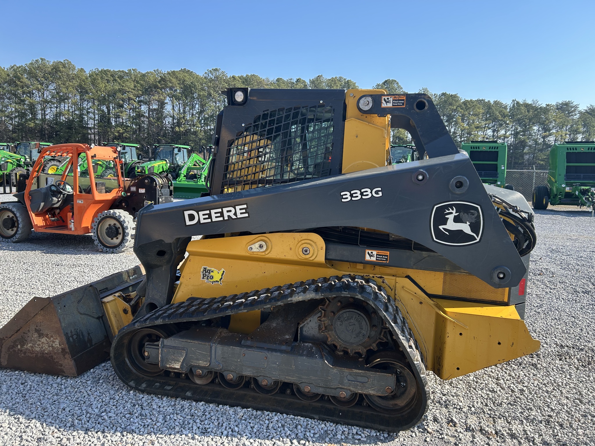 2023 John Deere 333G Image 6