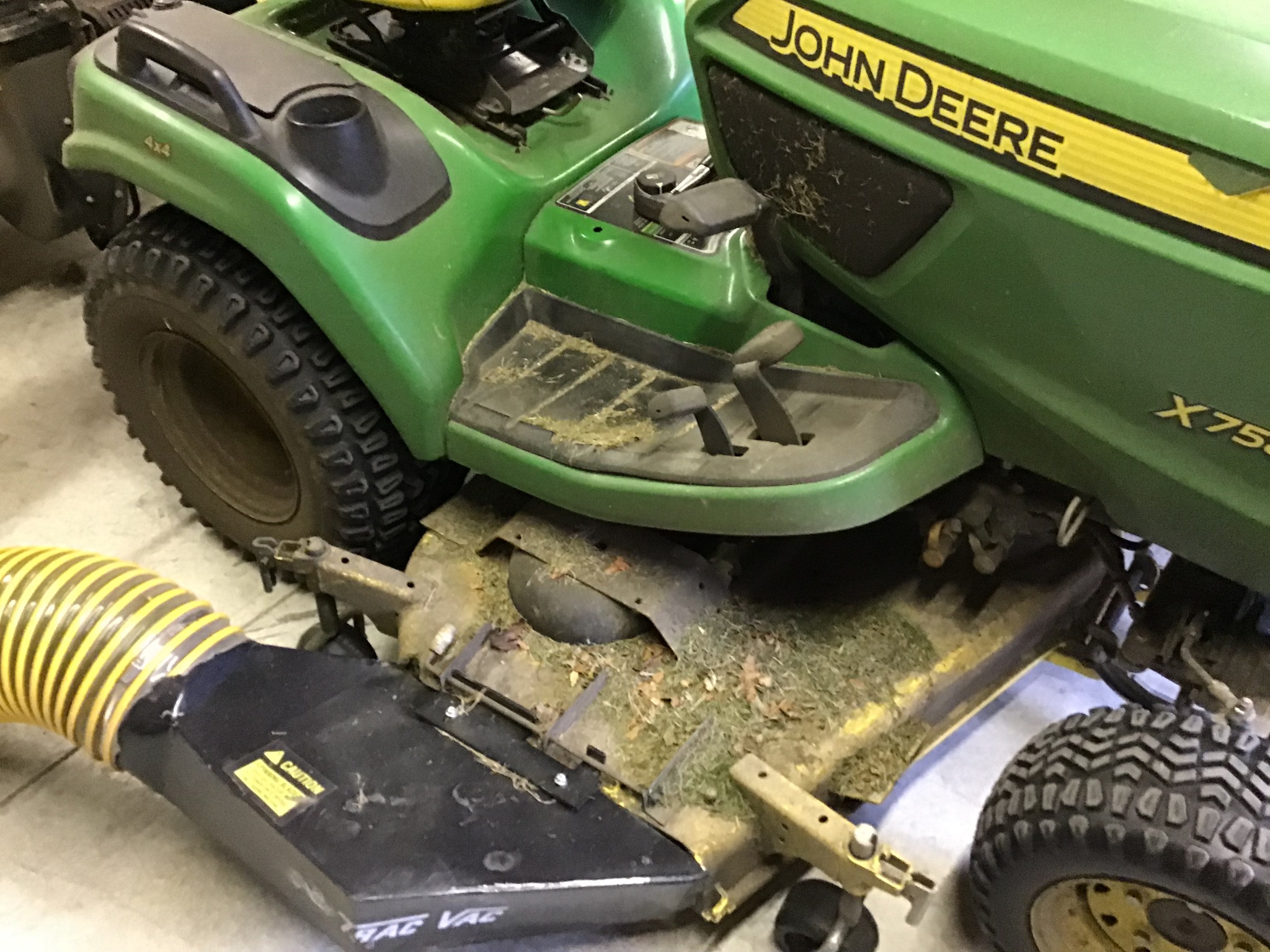 2017 John Deere X758 Image 4