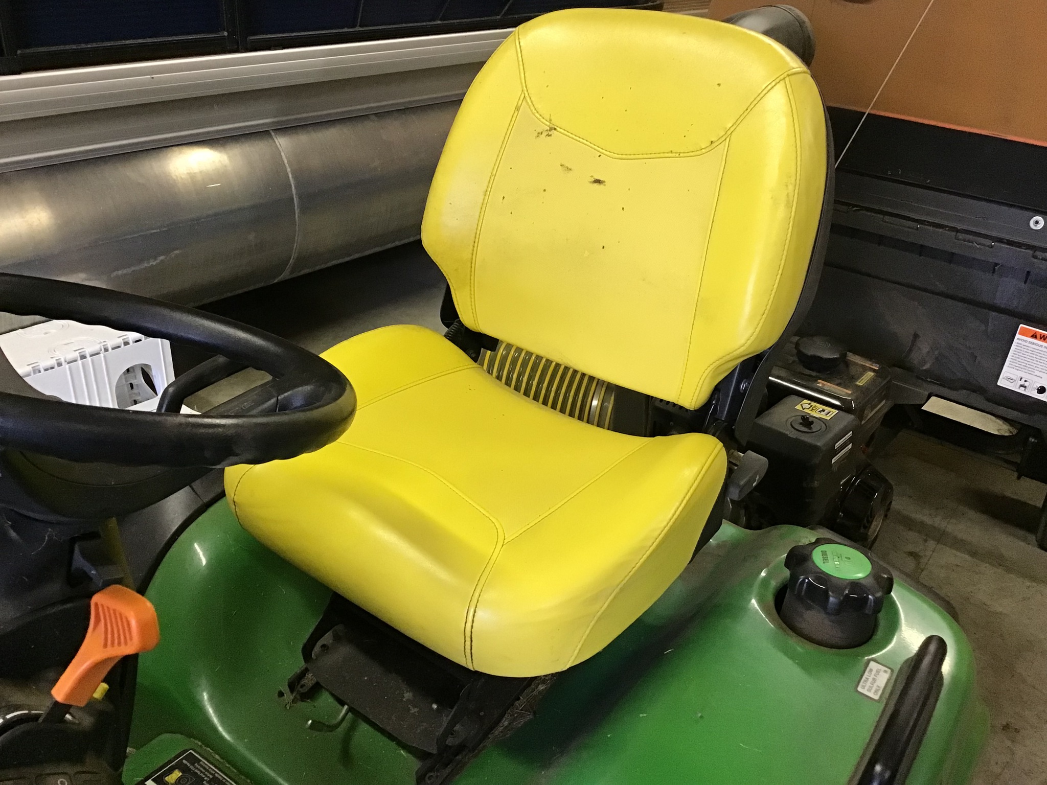 2017 John Deere X758 Image 6