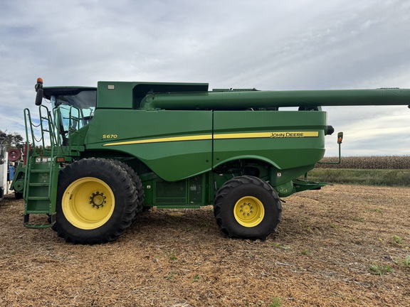  John Deere S670