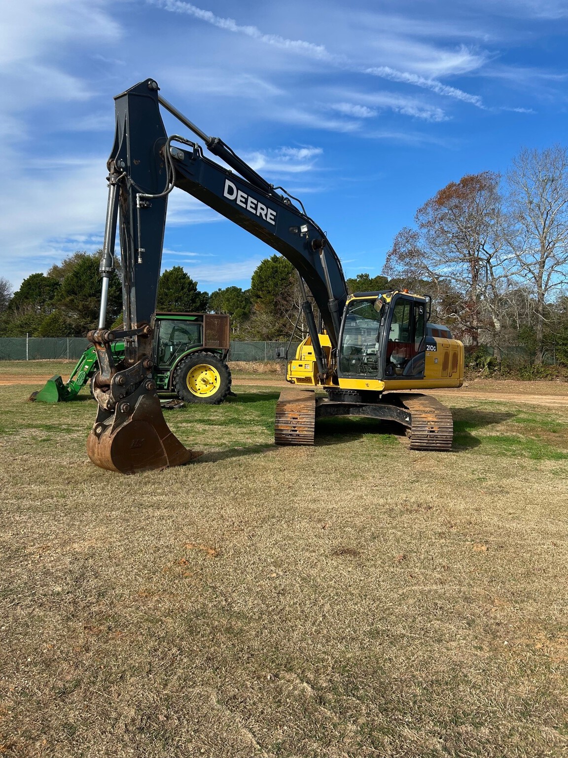 2020 John Deere 210G LC Image 1