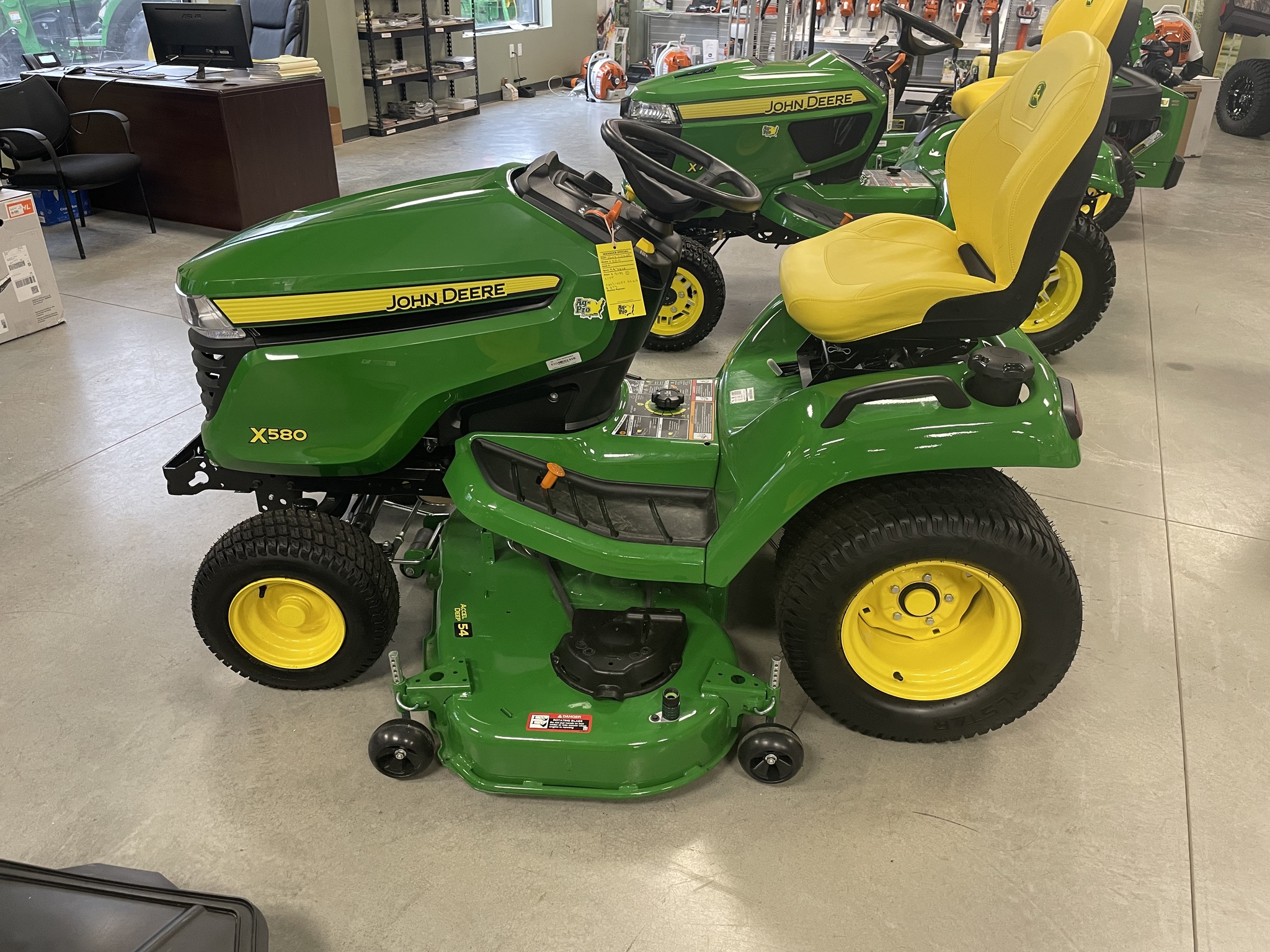 2025 John Deere X580 Image 1