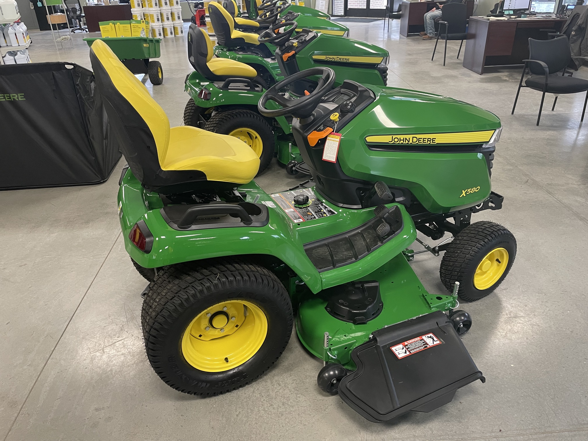 2025 John Deere X580 Image 3