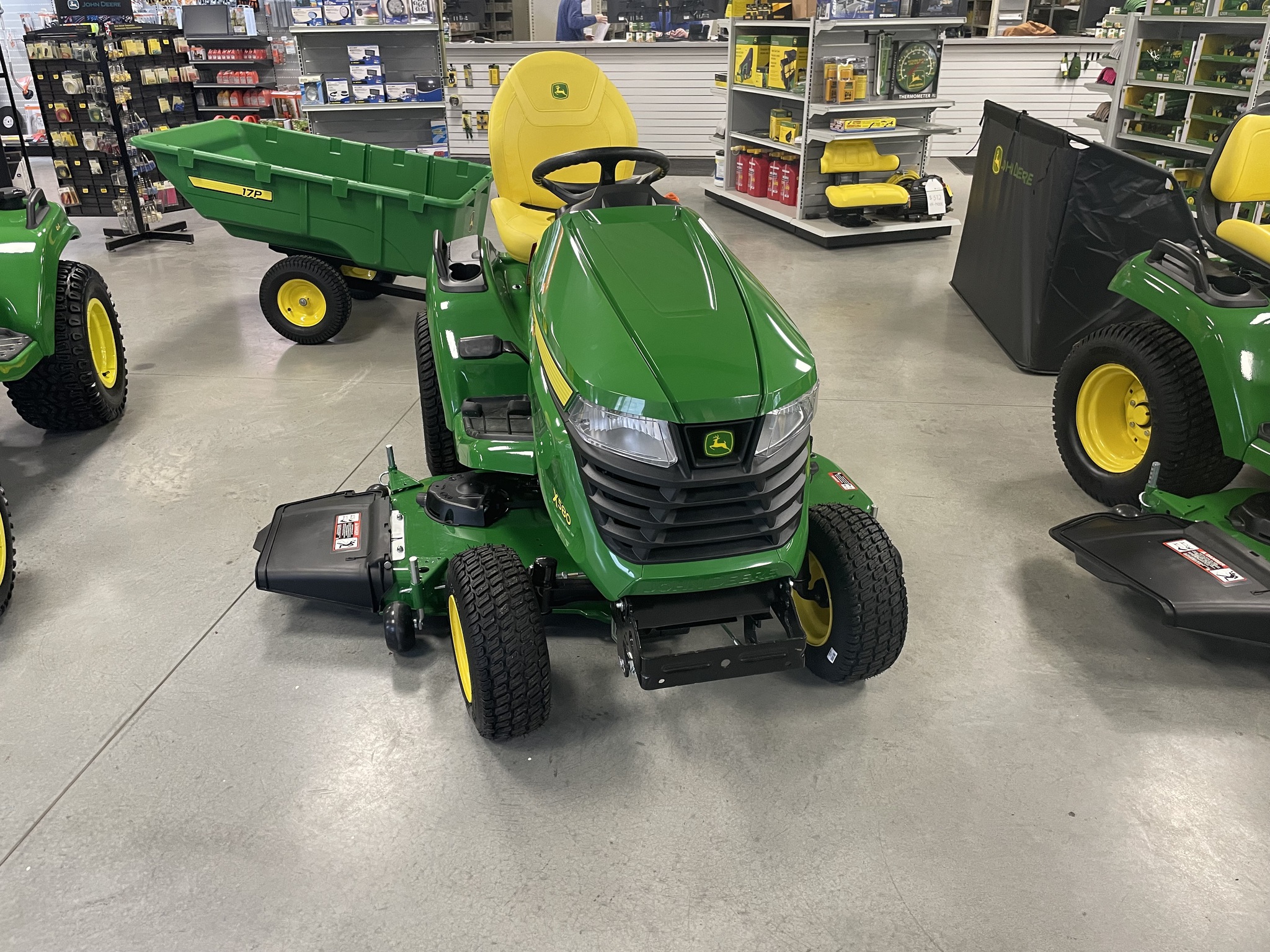 2025 John Deere X580 Image 4