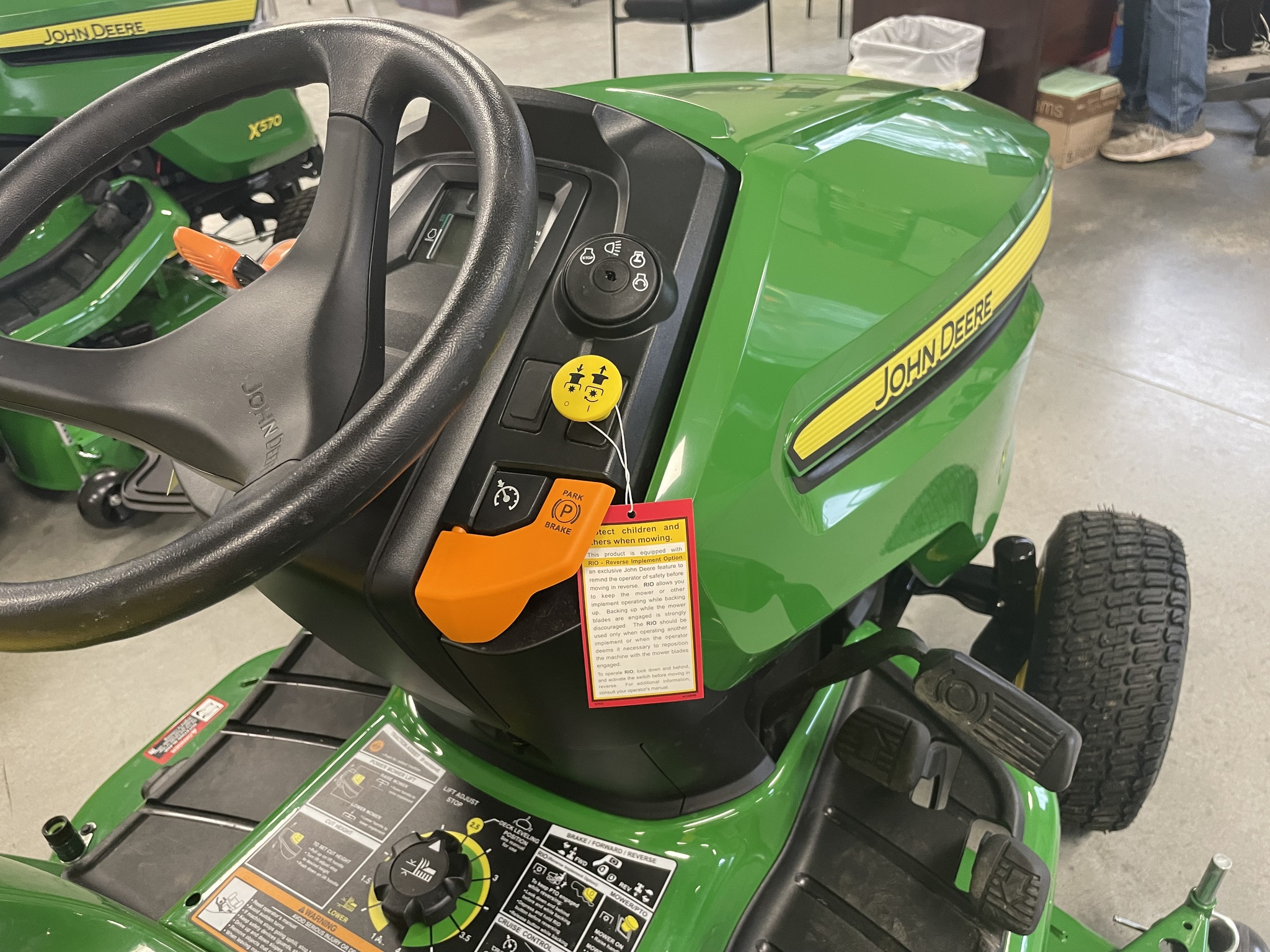 2025 John Deere X580 Image 6
